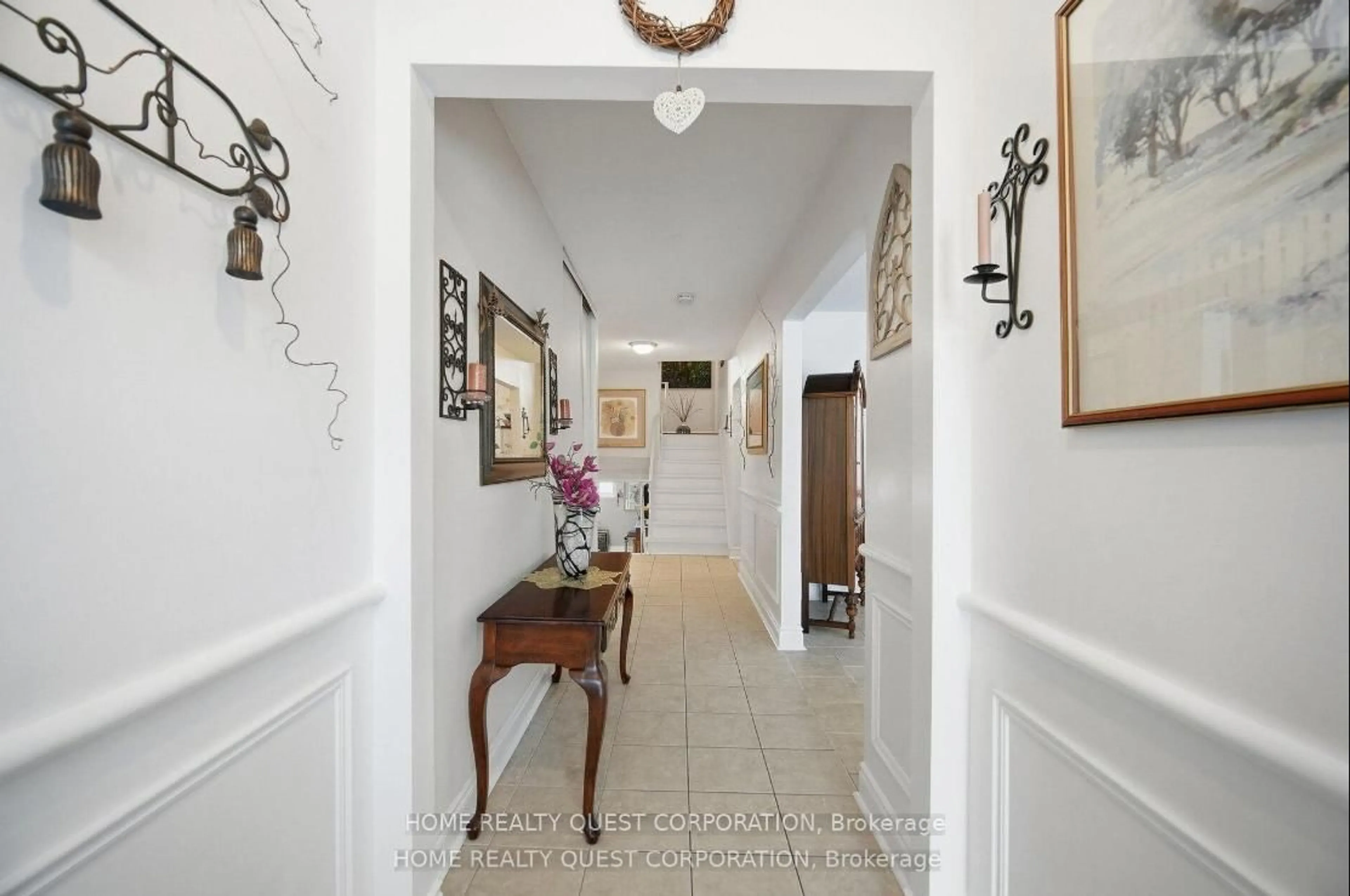 Indoor foyer for 6330 Lorca Cres, Mississauga Ontario L5N 2J4