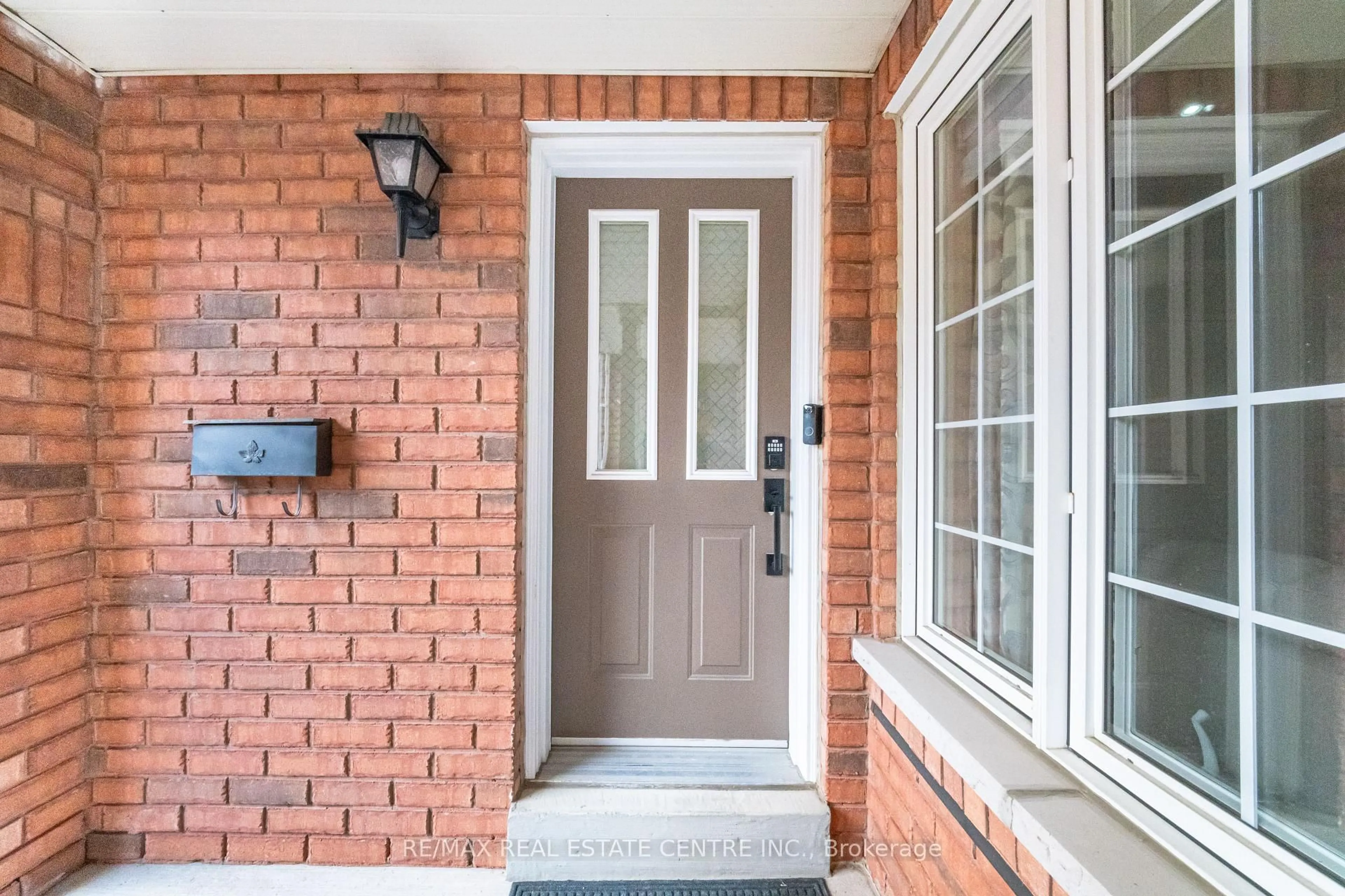 Home with brick exterior material, street for 2665 Thomas St #62, Mississauga Ontario L5M 6G6