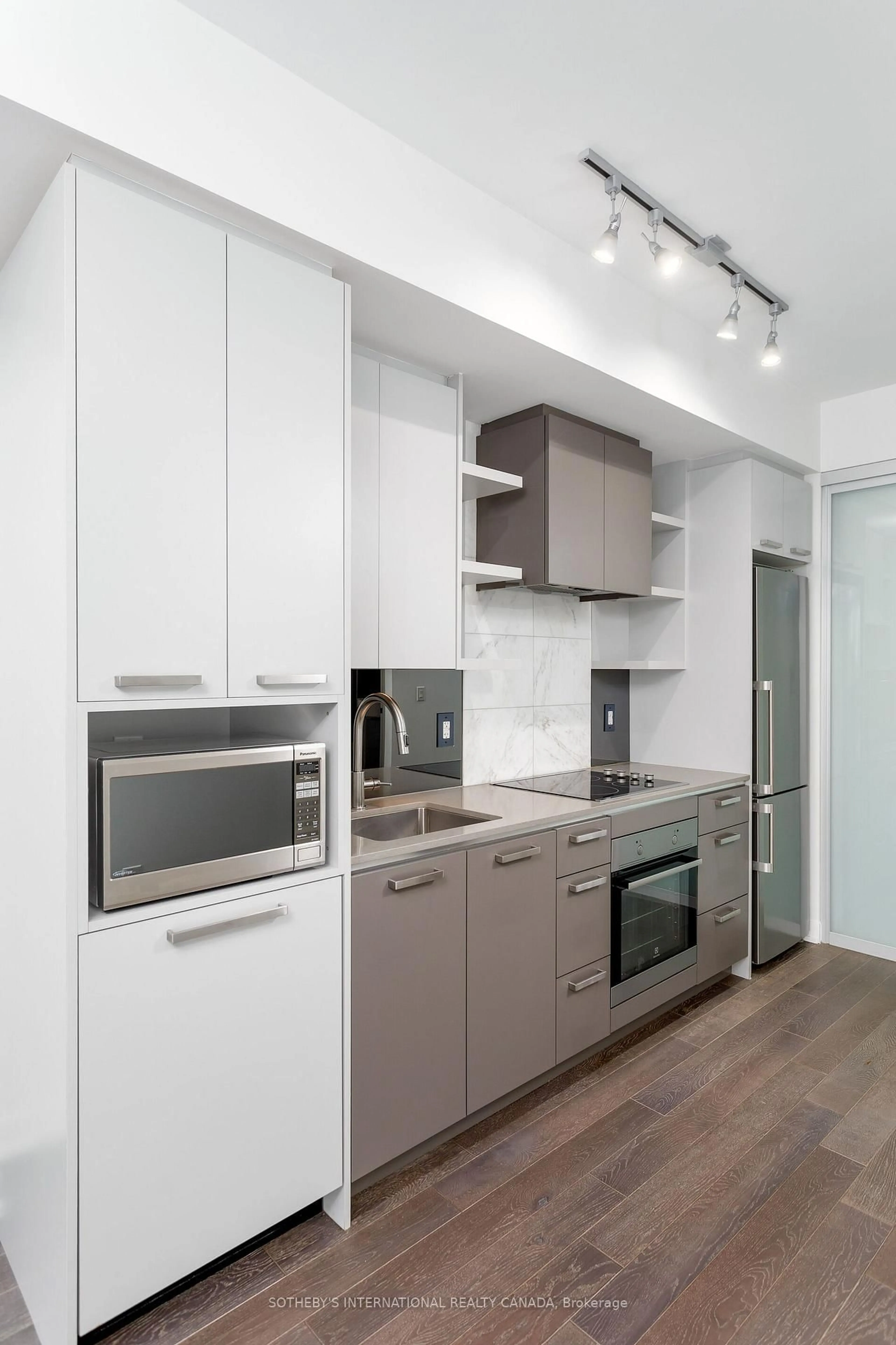 Standard kitchen, unknown for 1830 Bloor St #716, Toronto Ontario M6P 0A2