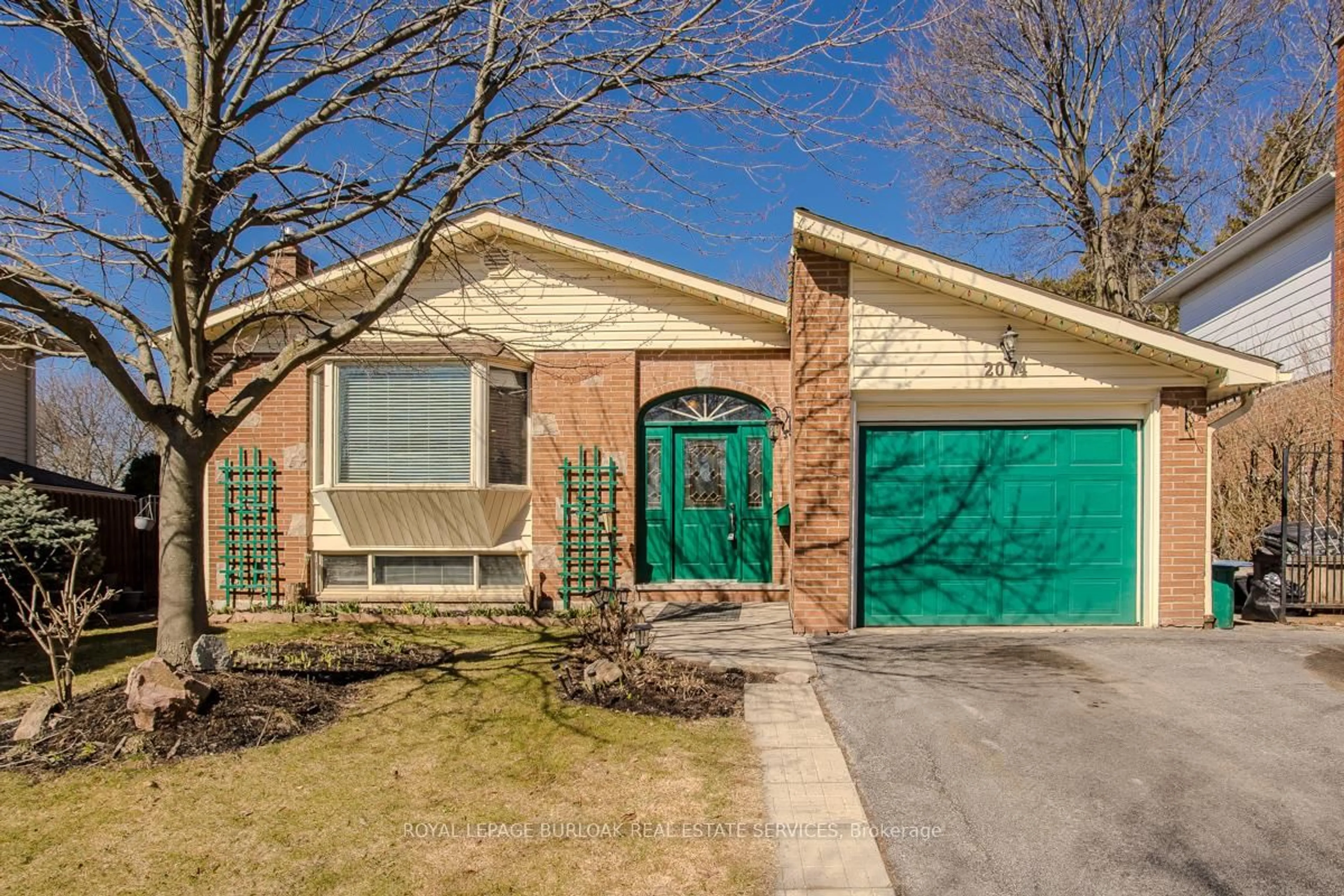 Home with brick exterior material, street for 2074 Mountain Grove Ave, Burlington Ontario L7P 2H9
