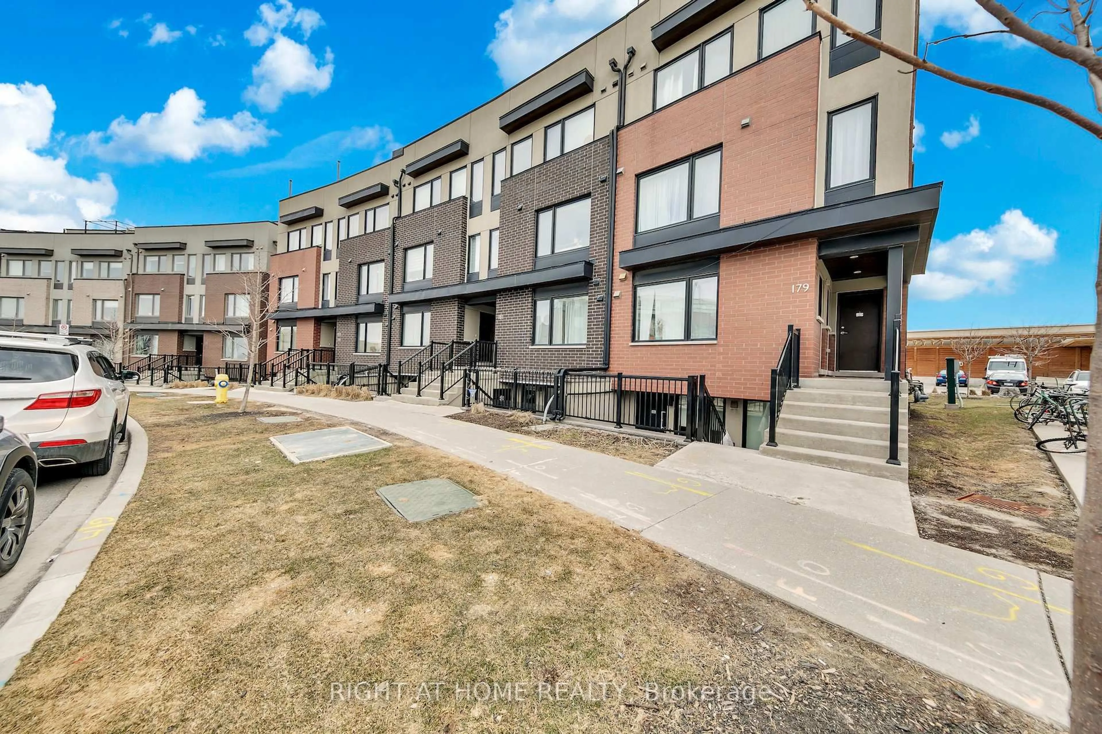 Patio, unknown for 181 William Duncan Rd #5, Toronto Ontario M3K 0B7