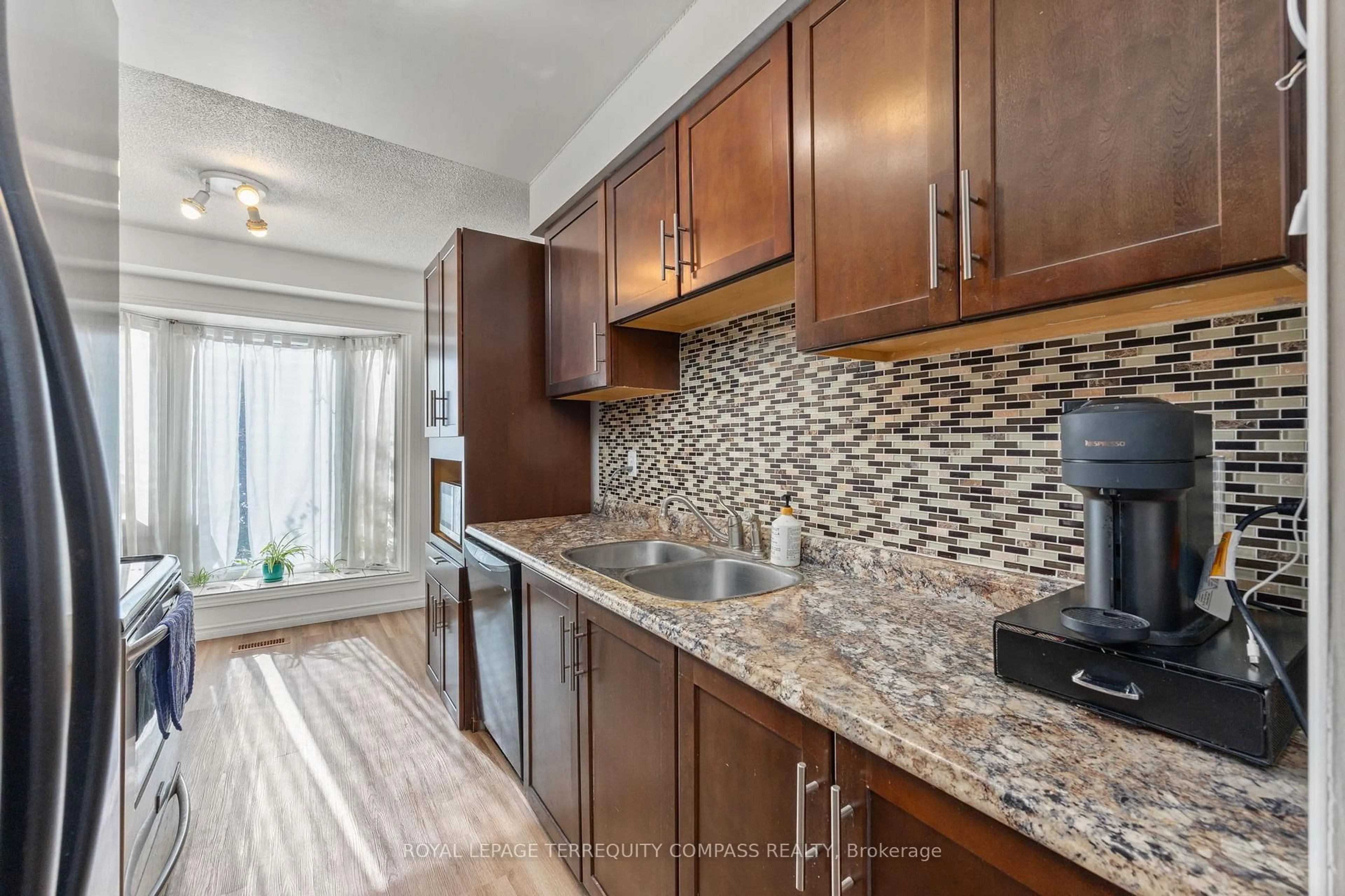 Standard kitchen, unknown for 73 Ashford Crt, Brampton Ontario L6V 3E2