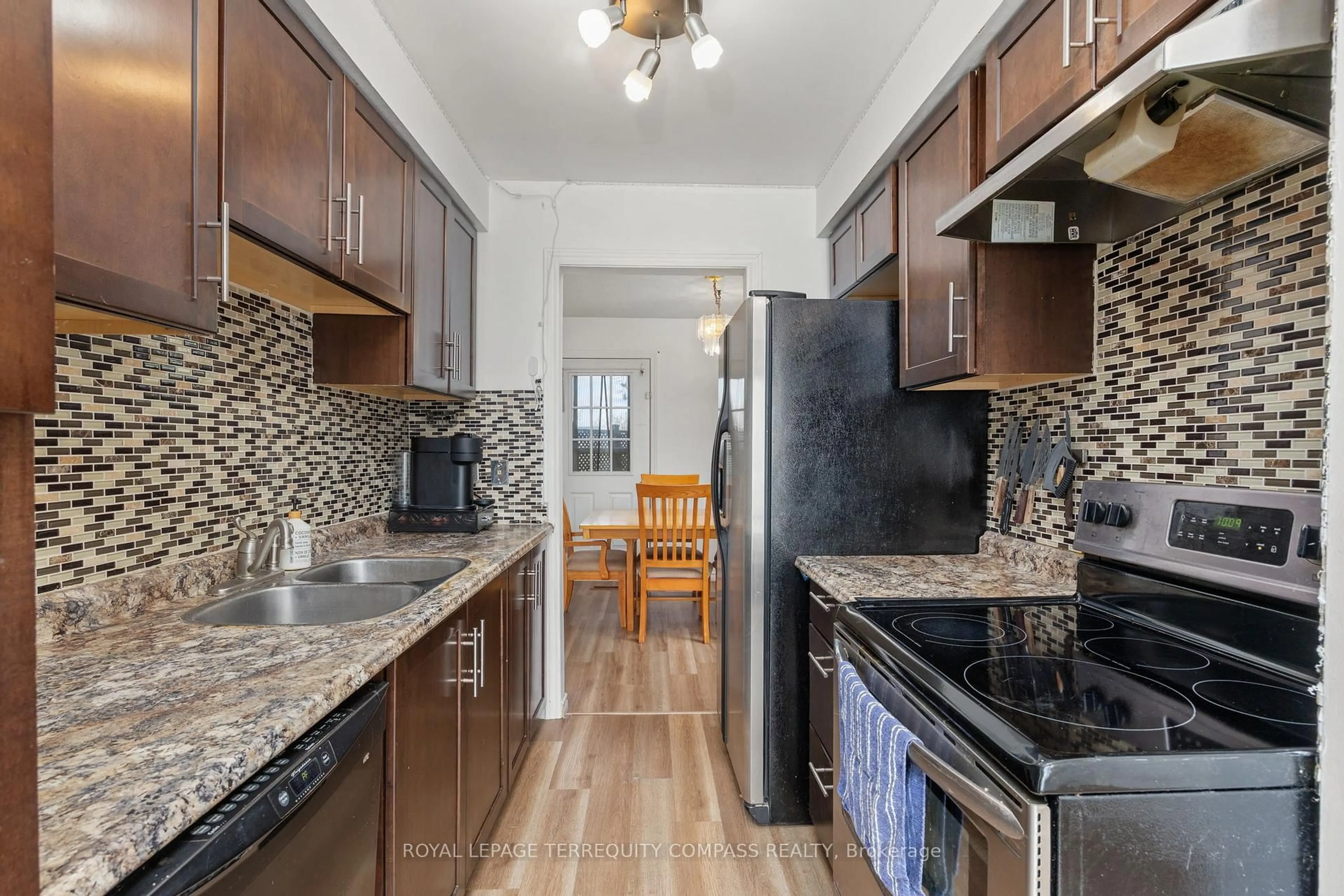 Standard kitchen, unknown for 73 Ashford Crt, Brampton Ontario L6V 3E2