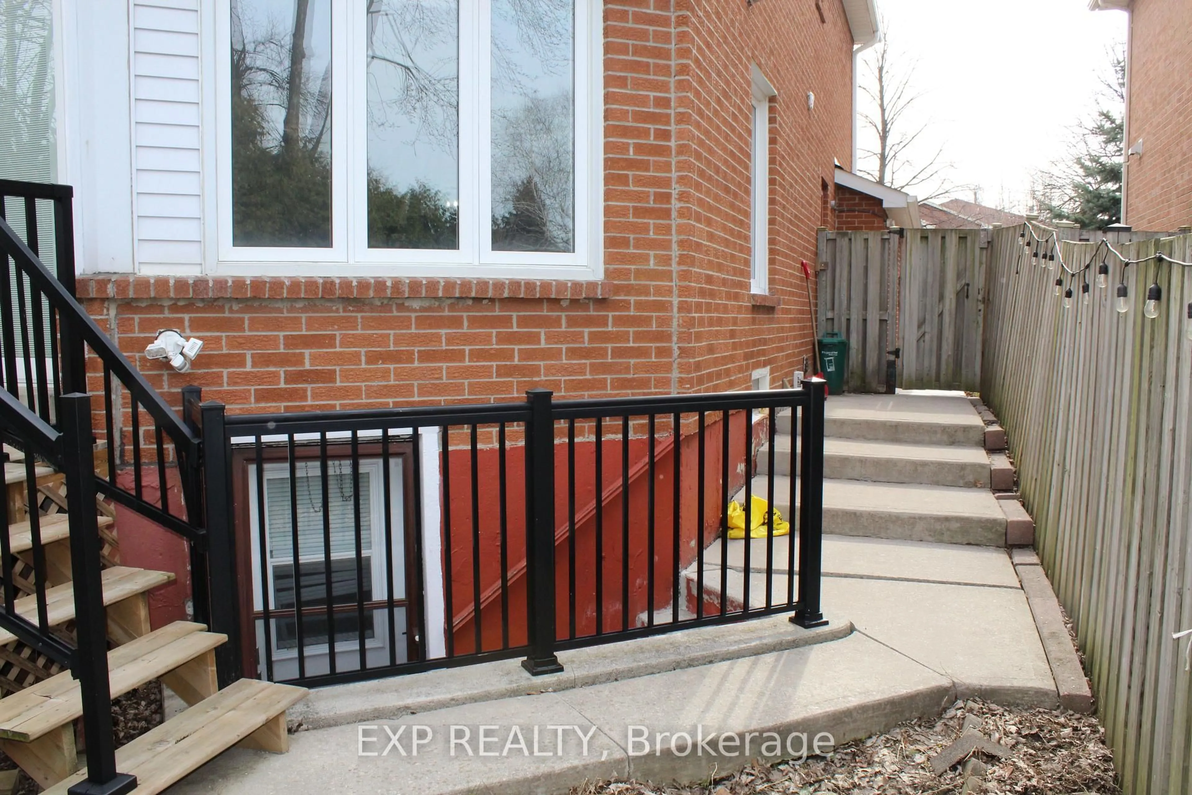 Patio, street for 48 Howell St, Brampton Ontario L6Y 3H8
