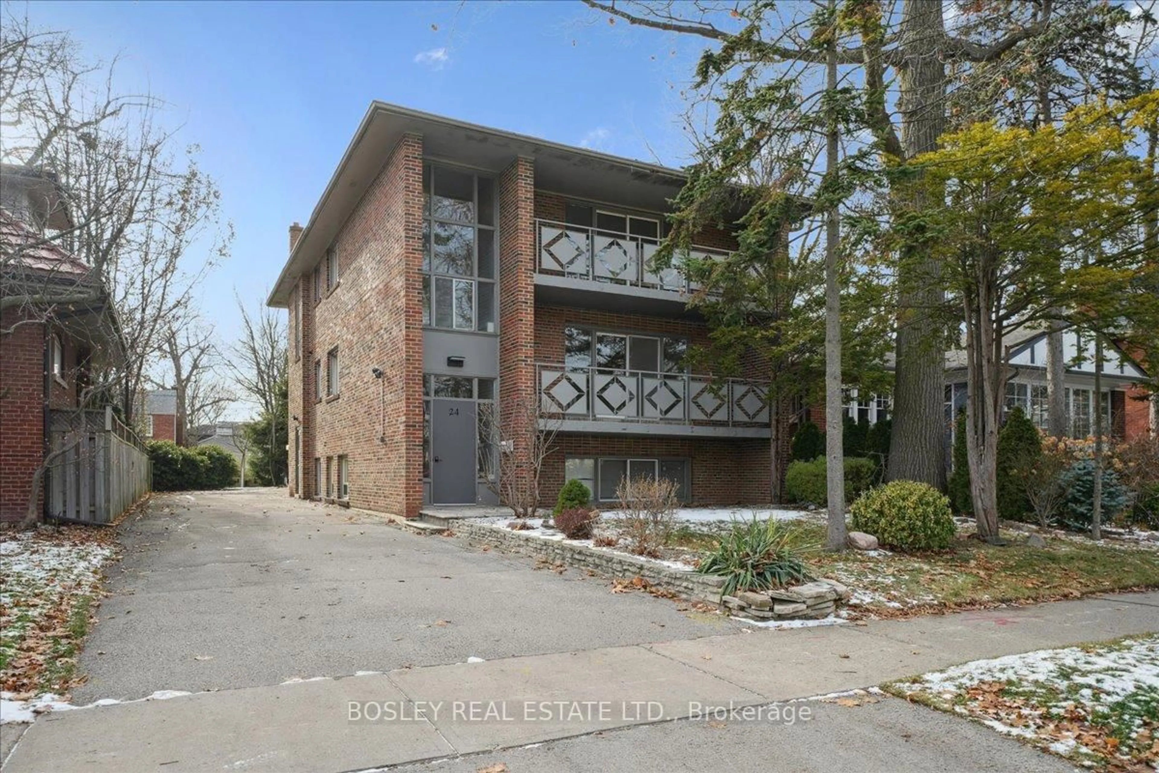 Home with brick exterior material, street for 24 Oakwood Ave, Mississauga Ontario L5G 3L7