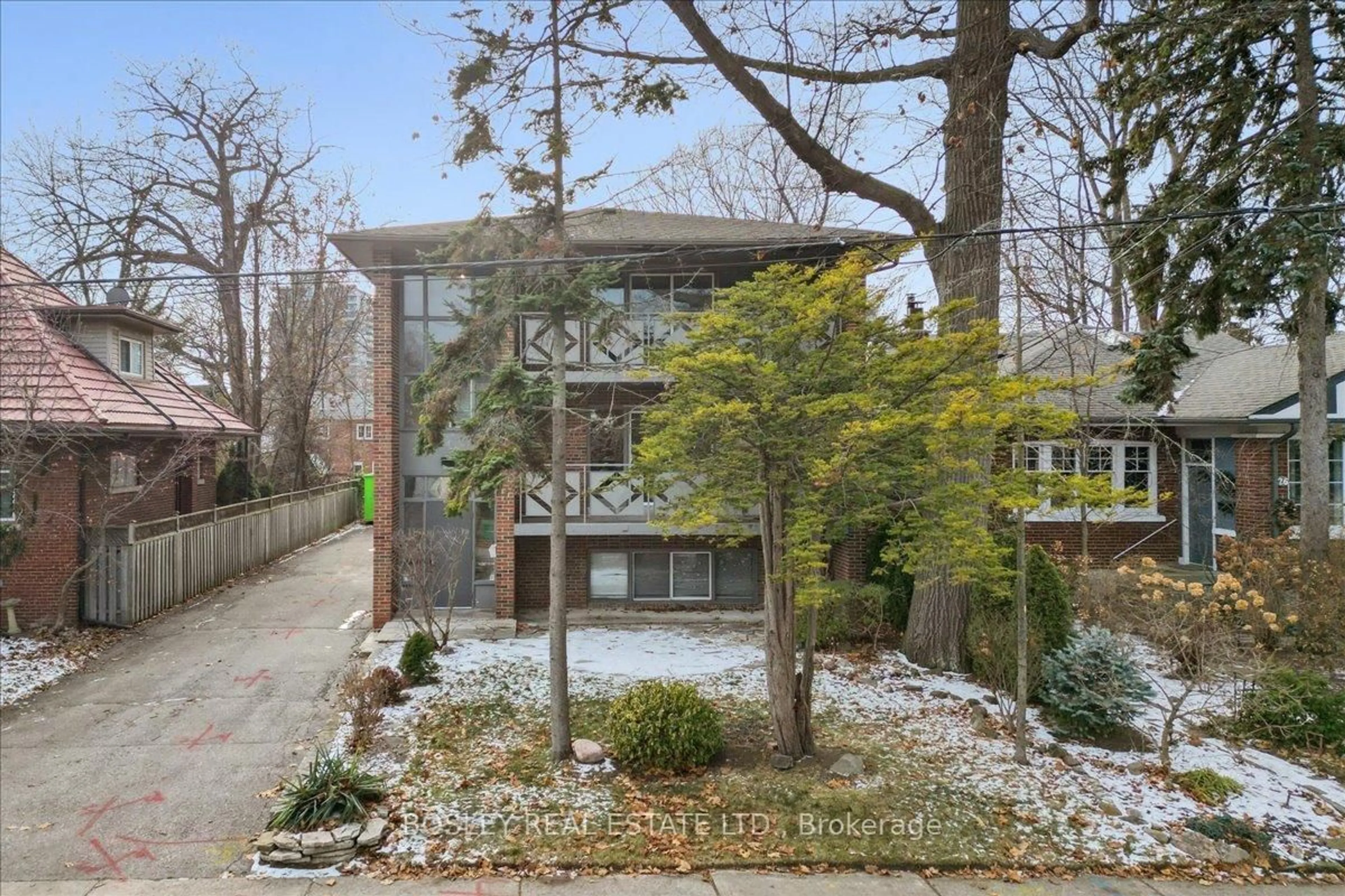 Unknown for 24 Oakwood Ave, Mississauga Ontario L5G 3L7