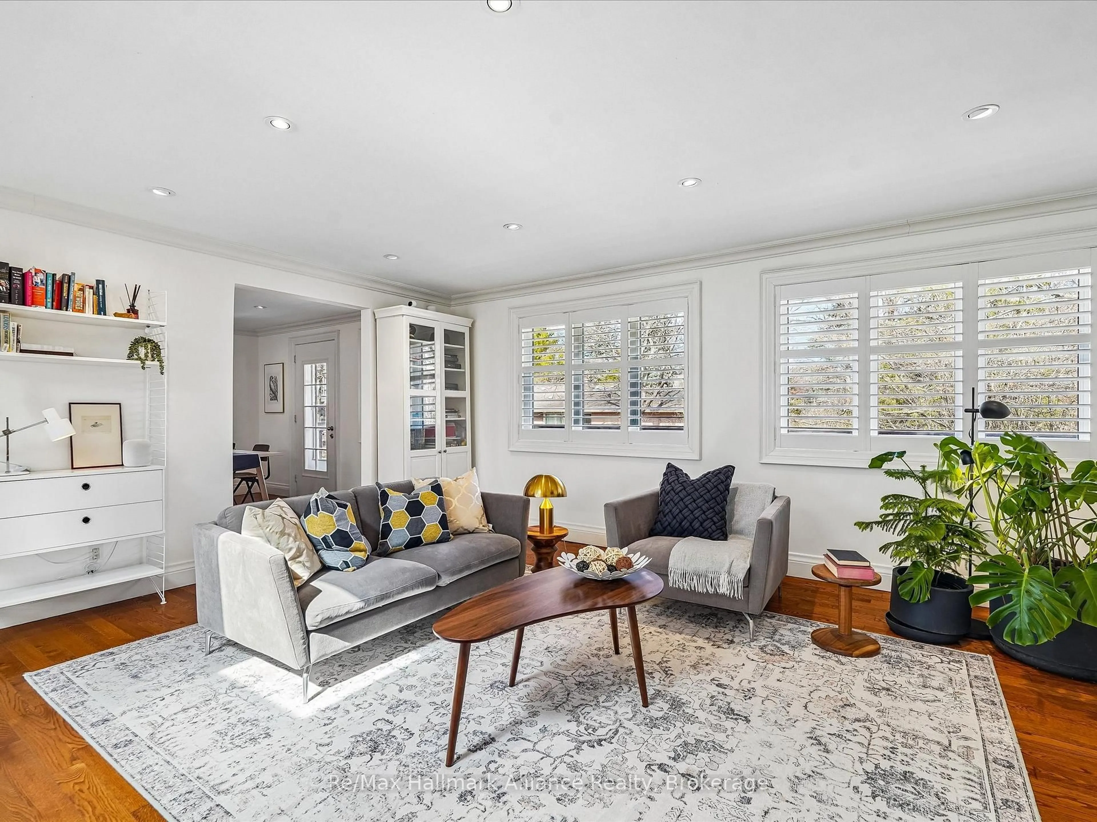 Living room with furniture, unknown for 169 Morrison Rd, Oakville Ontario L6J 4J3