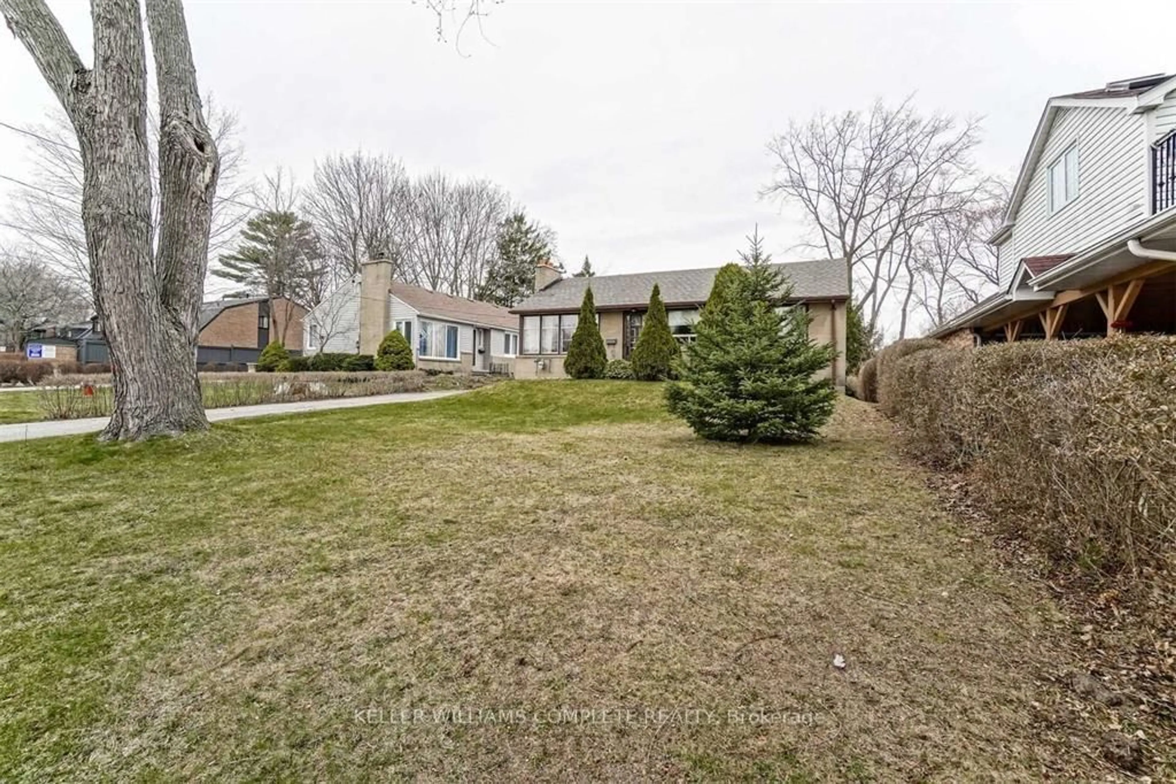 A pic from outside/outdoor area/front of a property/back of a property/a pic from drone, street for 1219 ARGREEN Rd, Mississauga Ontario L5G 3J2
