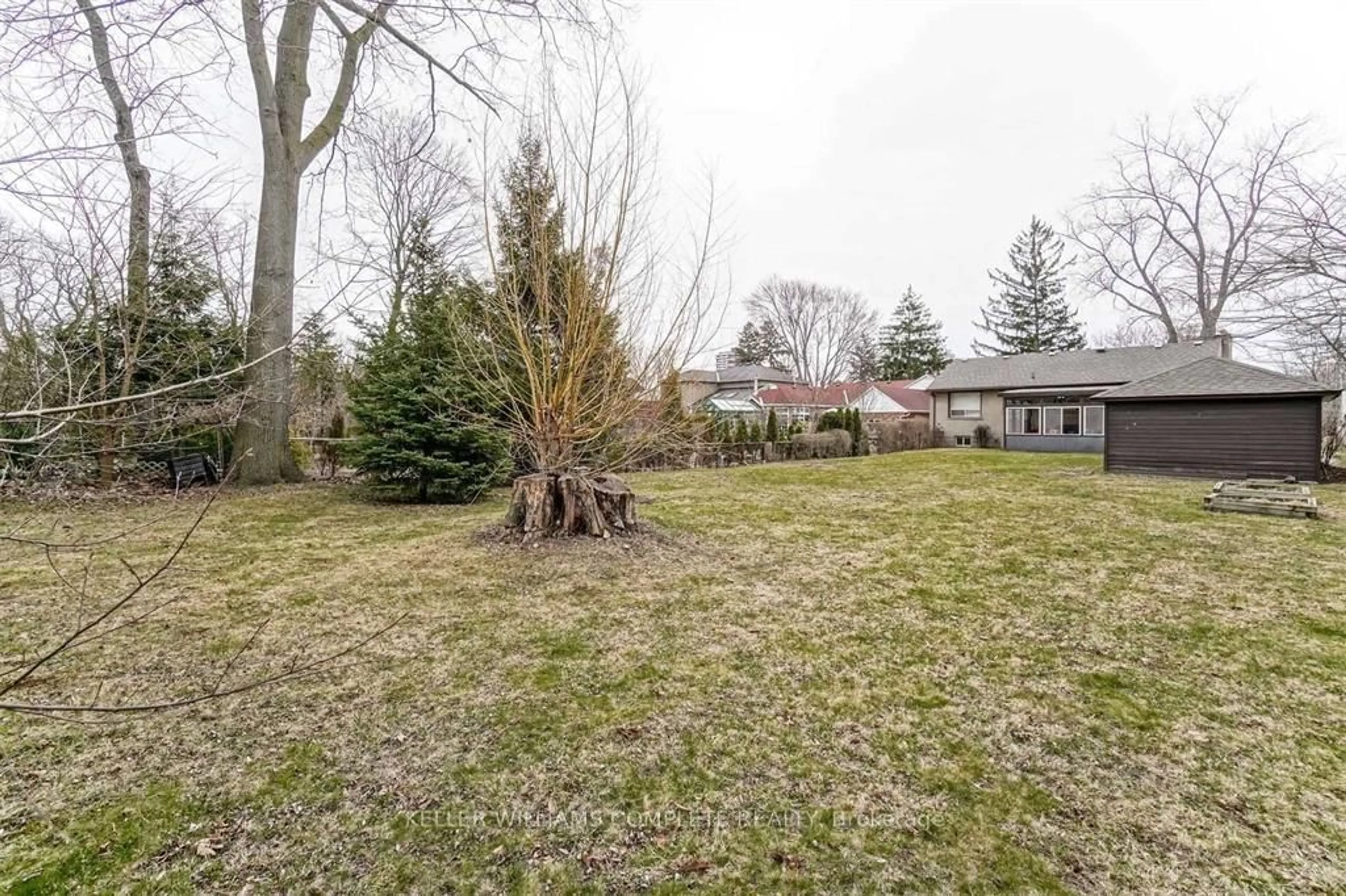 A pic from outside/outdoor area/front of a property/back of a property/a pic from drone, forest/trees view for 1219 ARGREEN Rd, Mississauga Ontario L5G 3J2