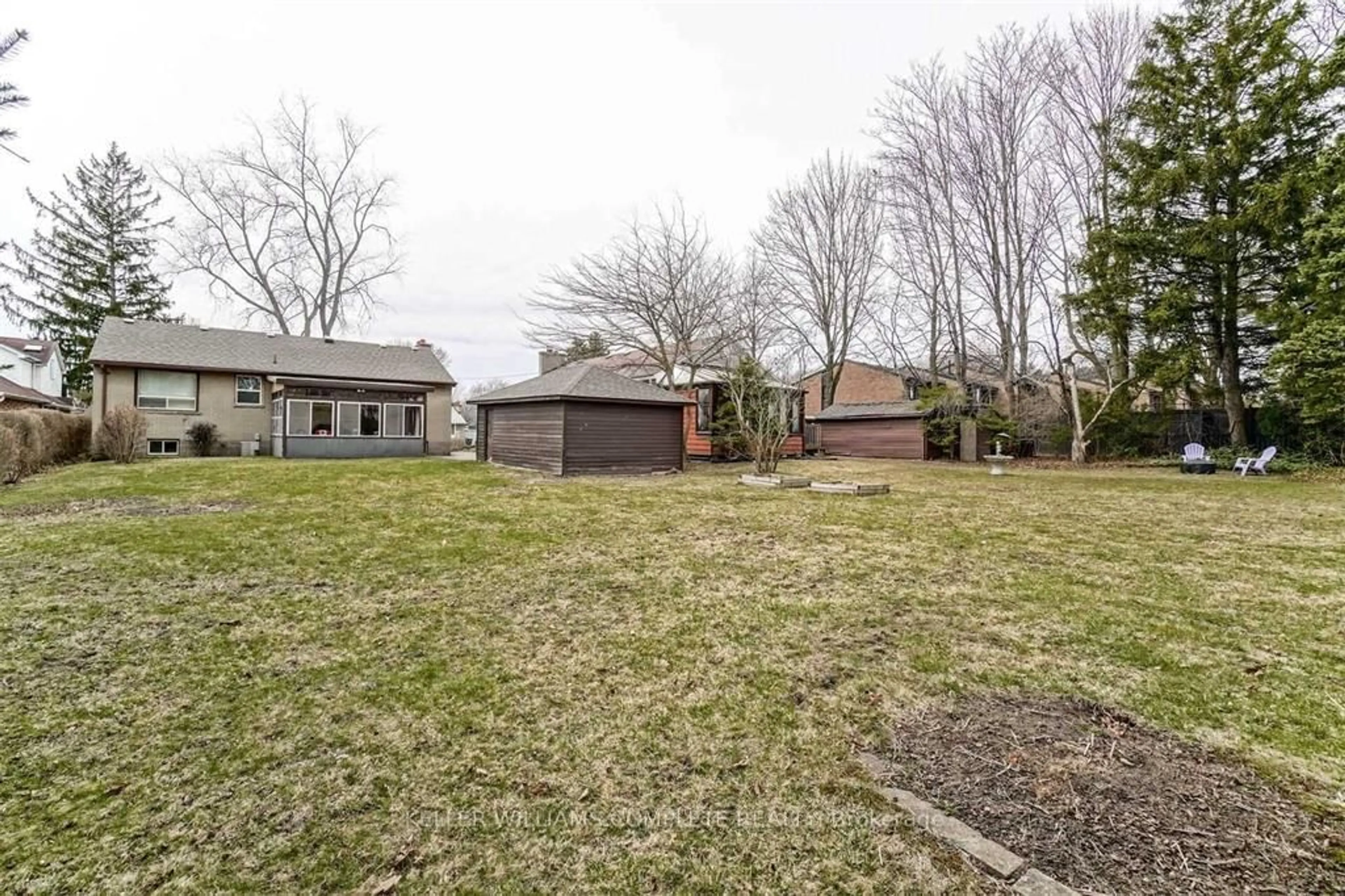 A pic from outside/outdoor area/front of a property/back of a property/a pic from drone, street for 1219 ARGREEN Rd, Mississauga Ontario L5G 3J2