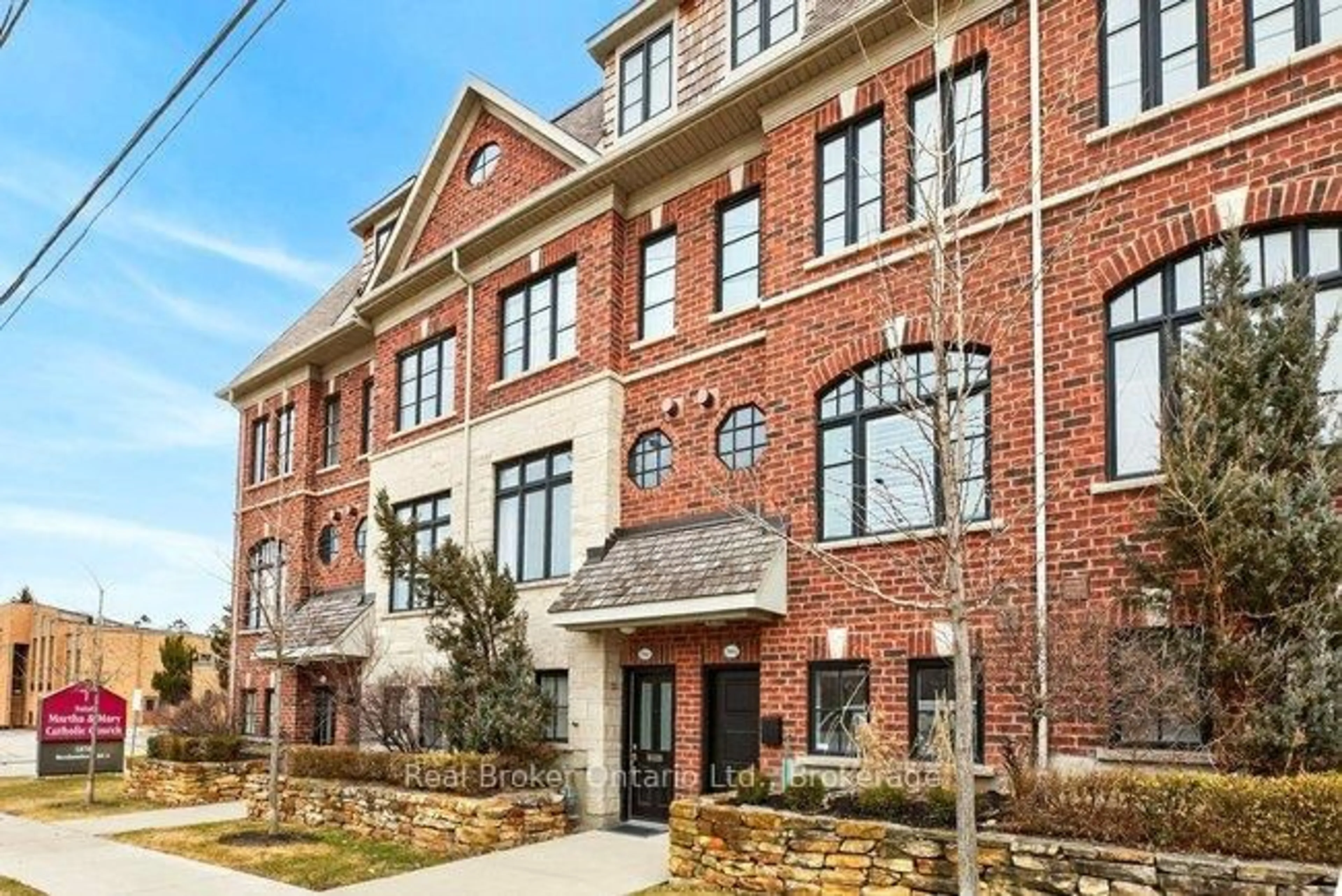 Home with brick exterior material, building for 1862 Burnhamthorpe Rd, Mississauga Ontario L4X 2S5