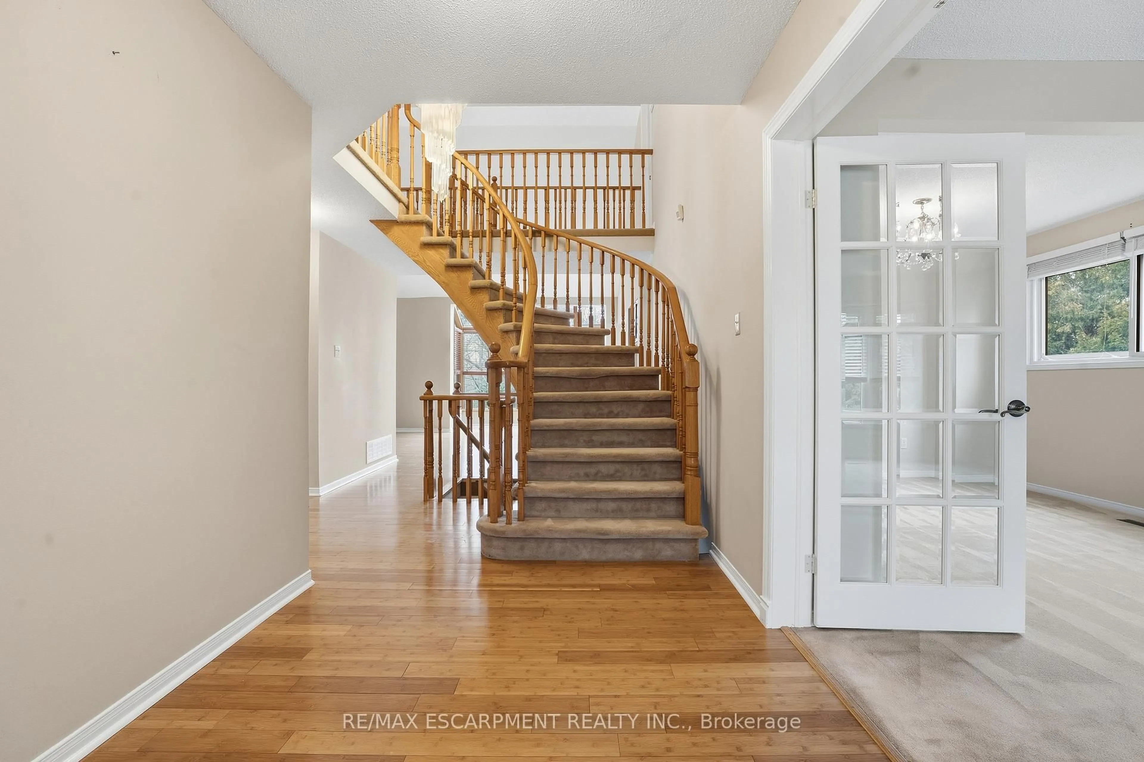 Unknown for 2097 Edgebank Crt, Burlington Ontario L7M 2S8