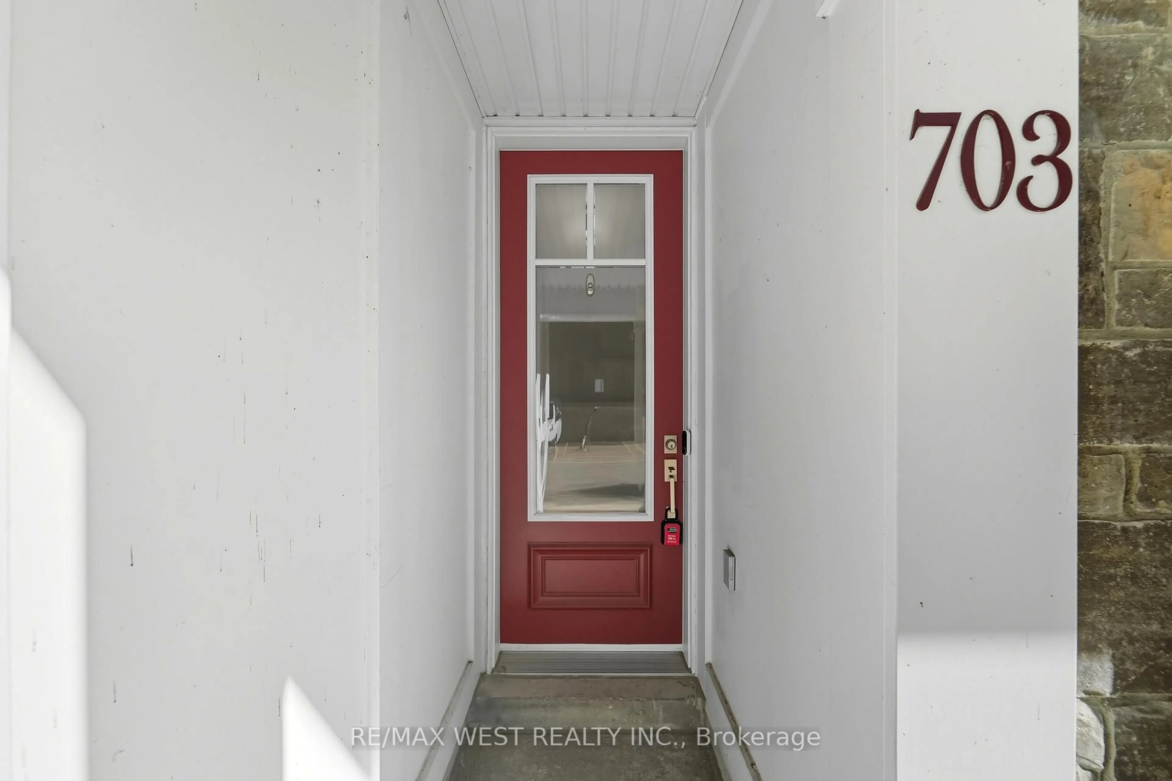 Indoor entryway for 1011 Deta Rd #703, Mississauga Ontario L5E 0A2