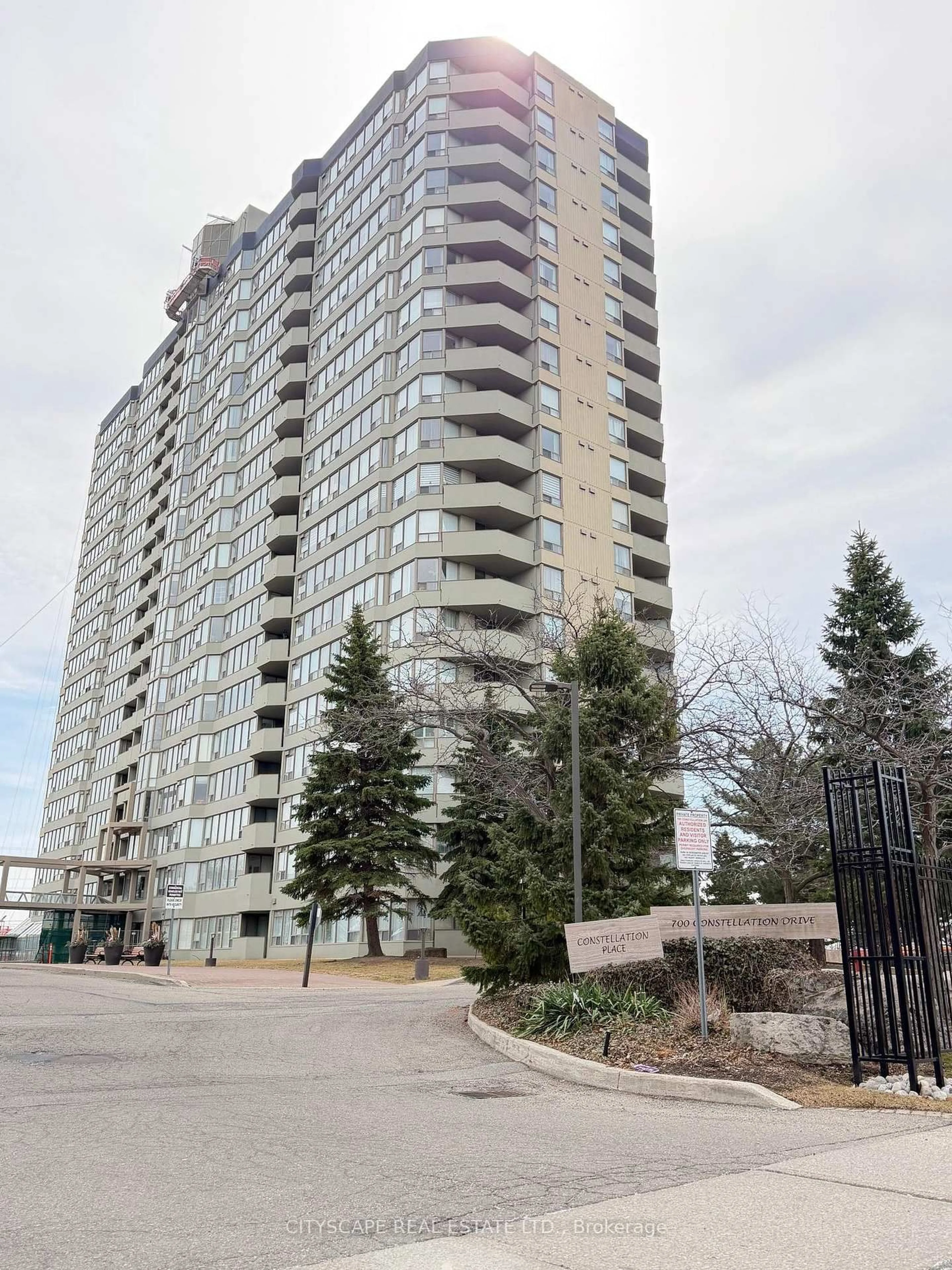 Unknown for 700 Constellation Dr, Mississauga Ontario L5R 3G8