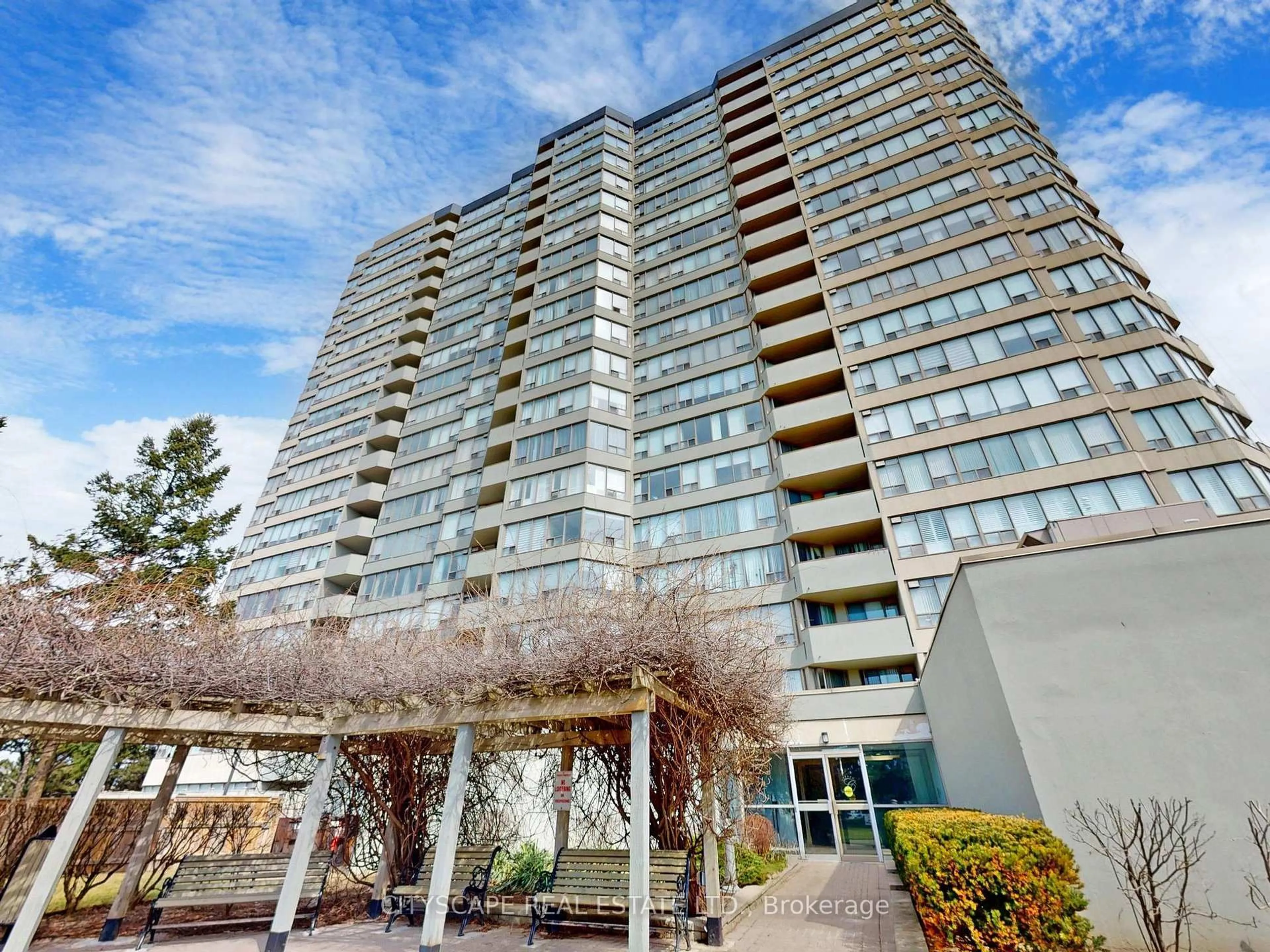 Indoor foyer for 700 Constellation Dr, Mississauga Ontario L5R 3G8