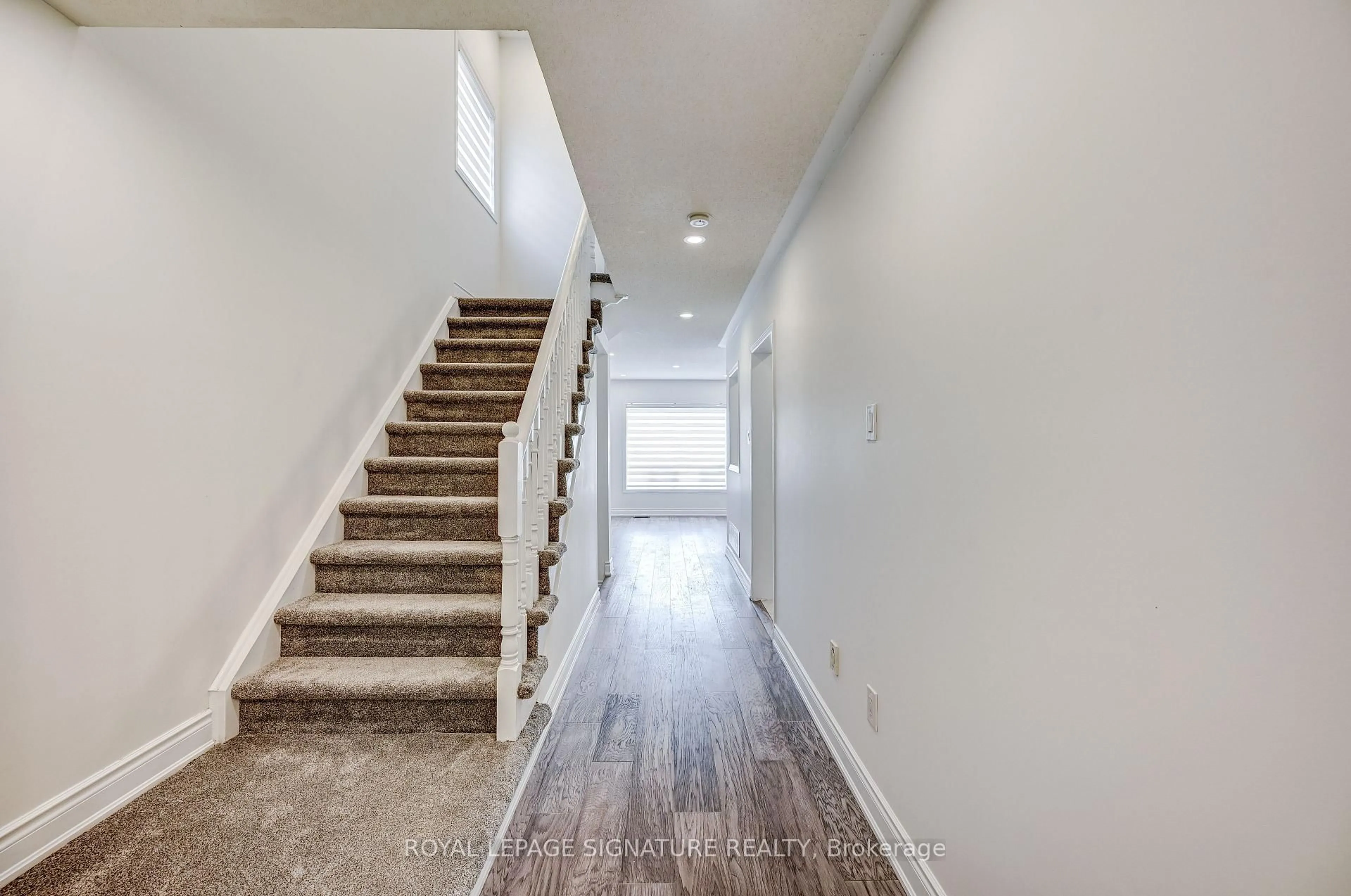Stairs for 7360 Zinnia Pl #36, Mississauga Ontario L5W 2A3