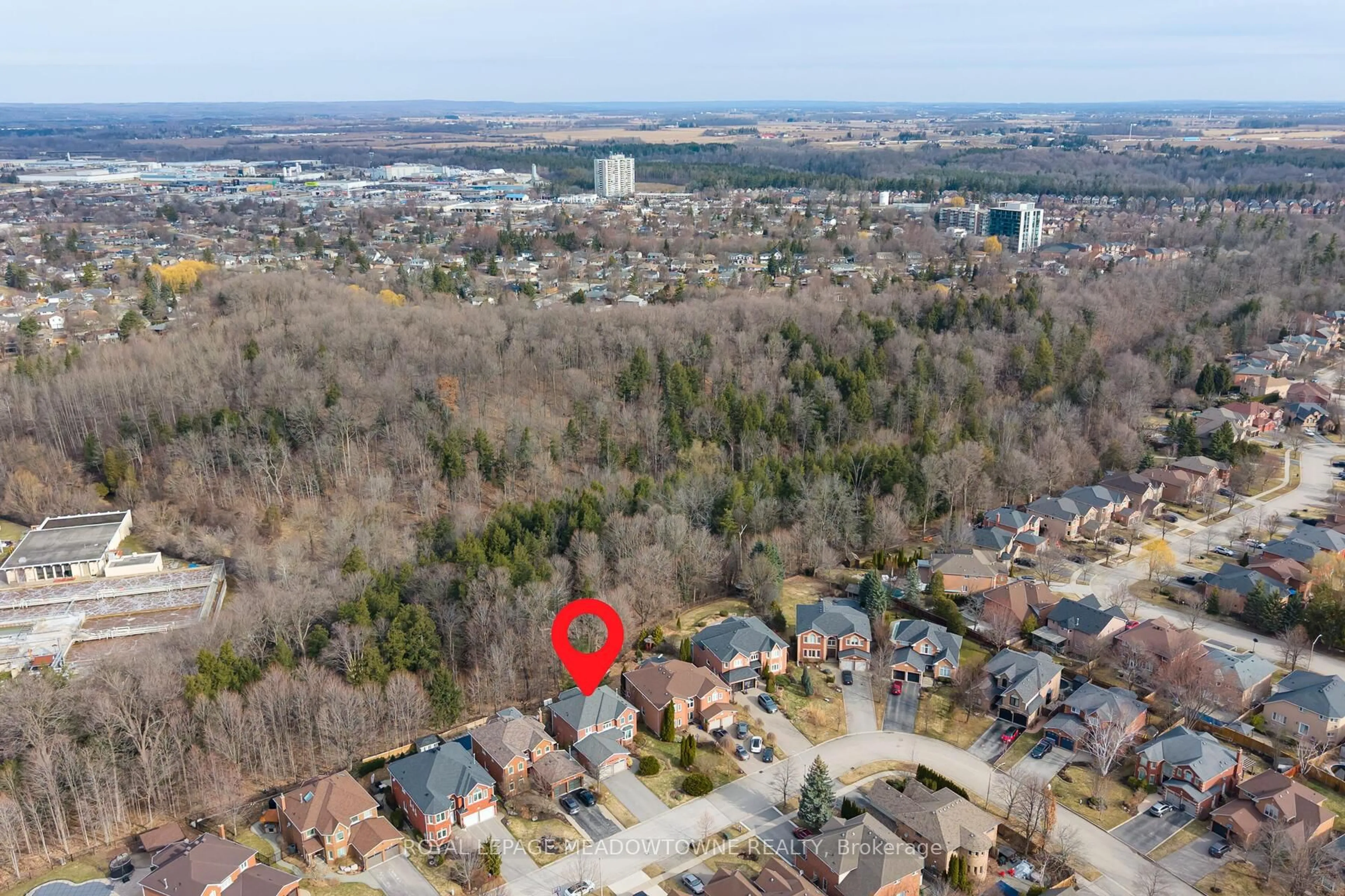 A pic from outside/outdoor area/front of a property/back of a property/a pic from drone, unknown for 29 Hamilton Cres, Halton Hills Ontario L7G 5K9