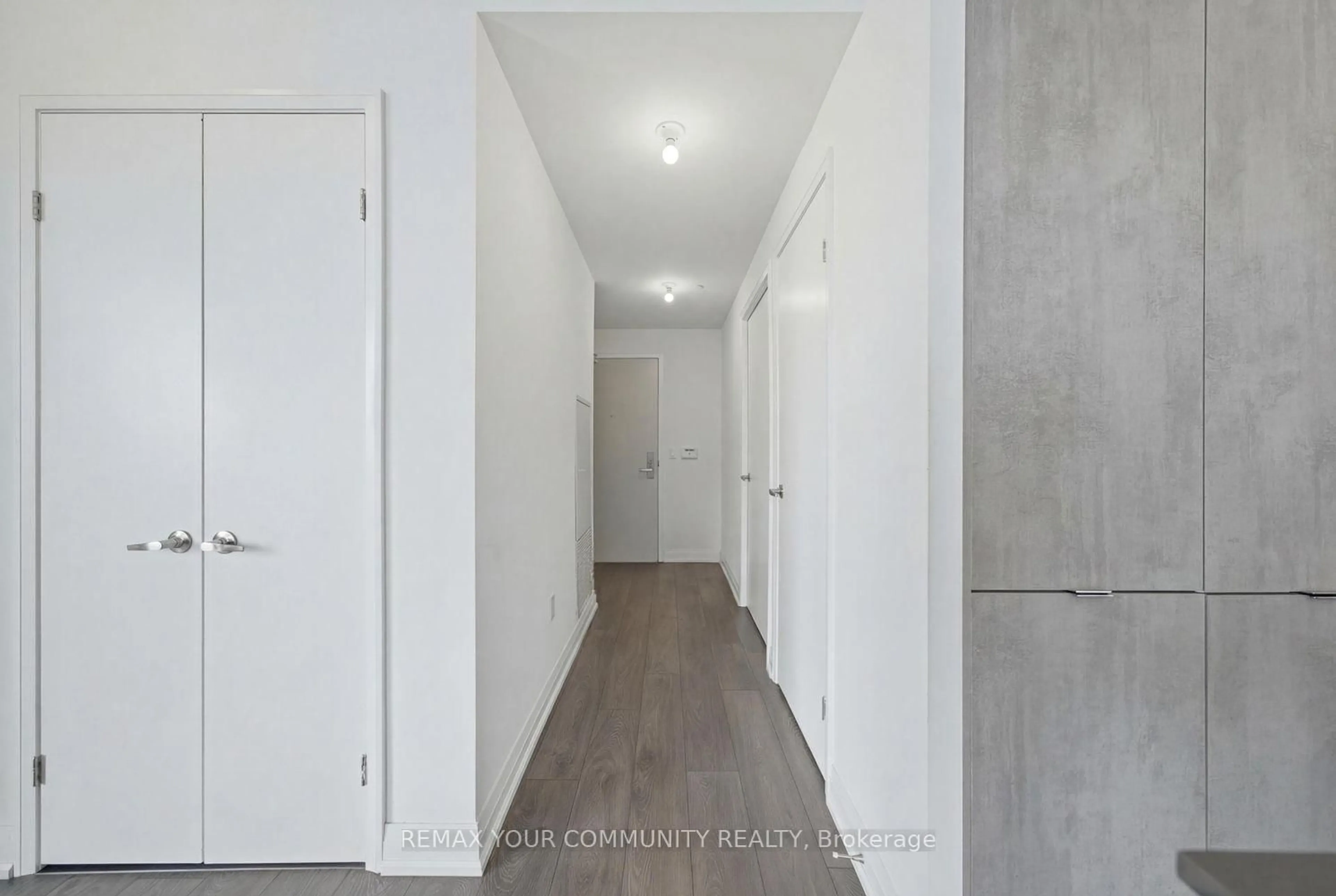 Indoor entryway for 30 Gibbs Rd #3107, Toronto Ontario M9B 6L6