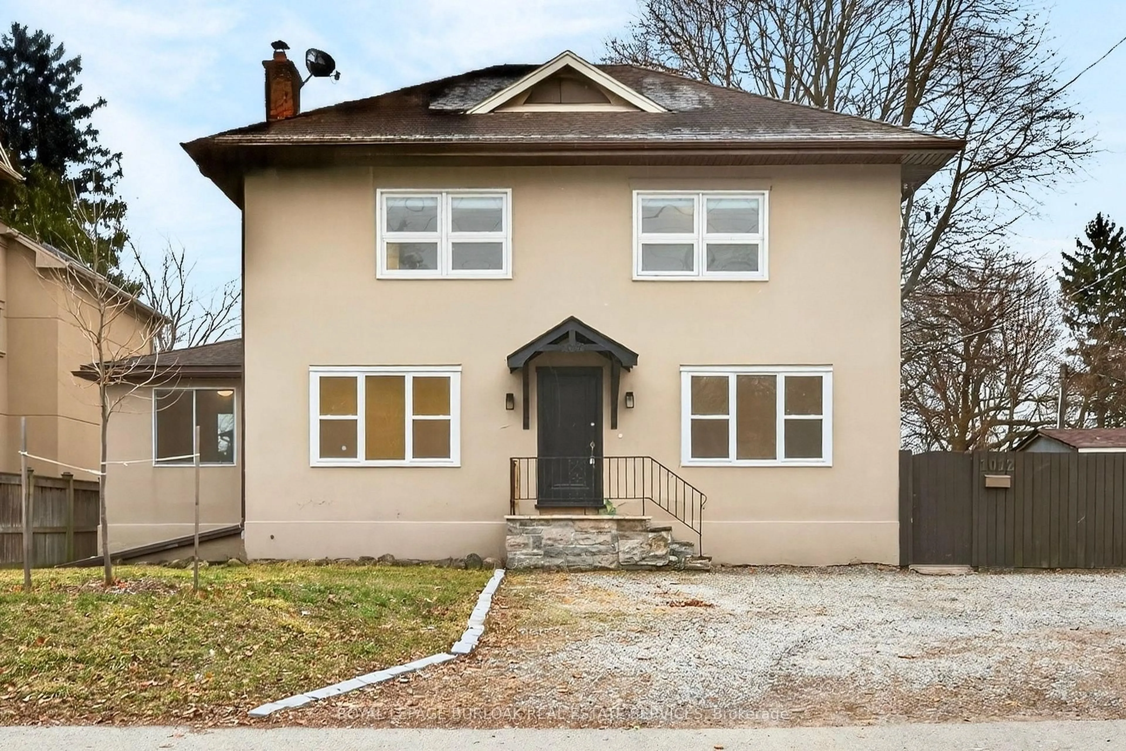 Home with brick exterior material, street for 1012 North Shore Blvd, Burlington Ontario L7T 1X7
