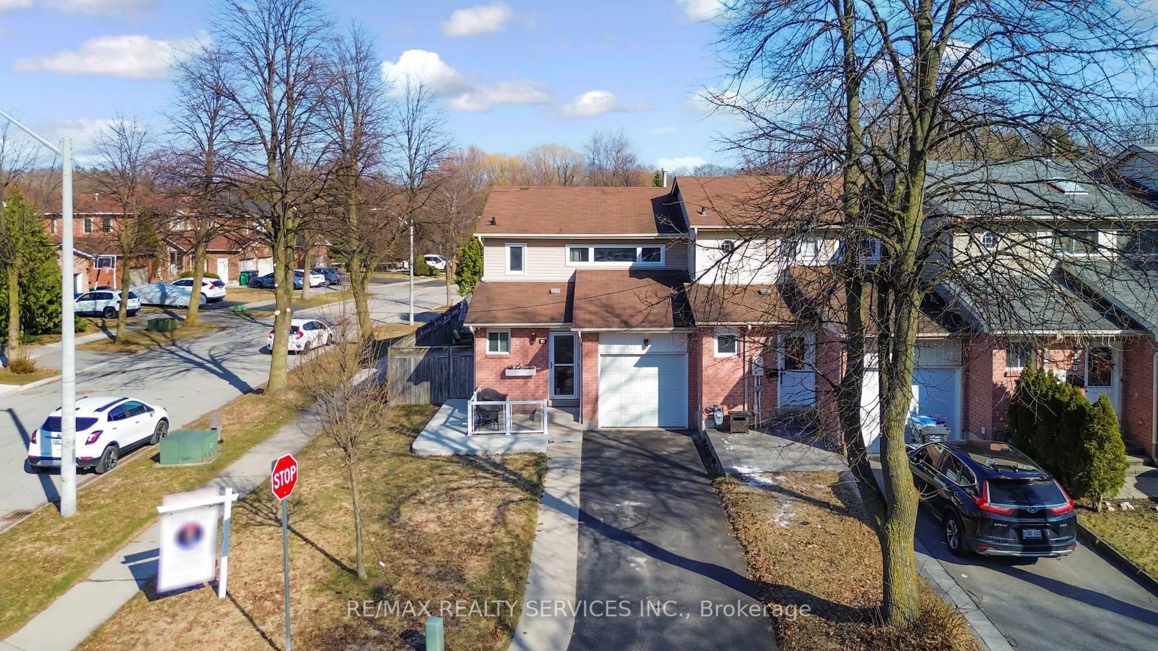 A pic from outside/outdoor area/front of a property/back of a property/a pic from drone, street for 4 Scribner Crt, Brampton Ontario L6Z 2N1