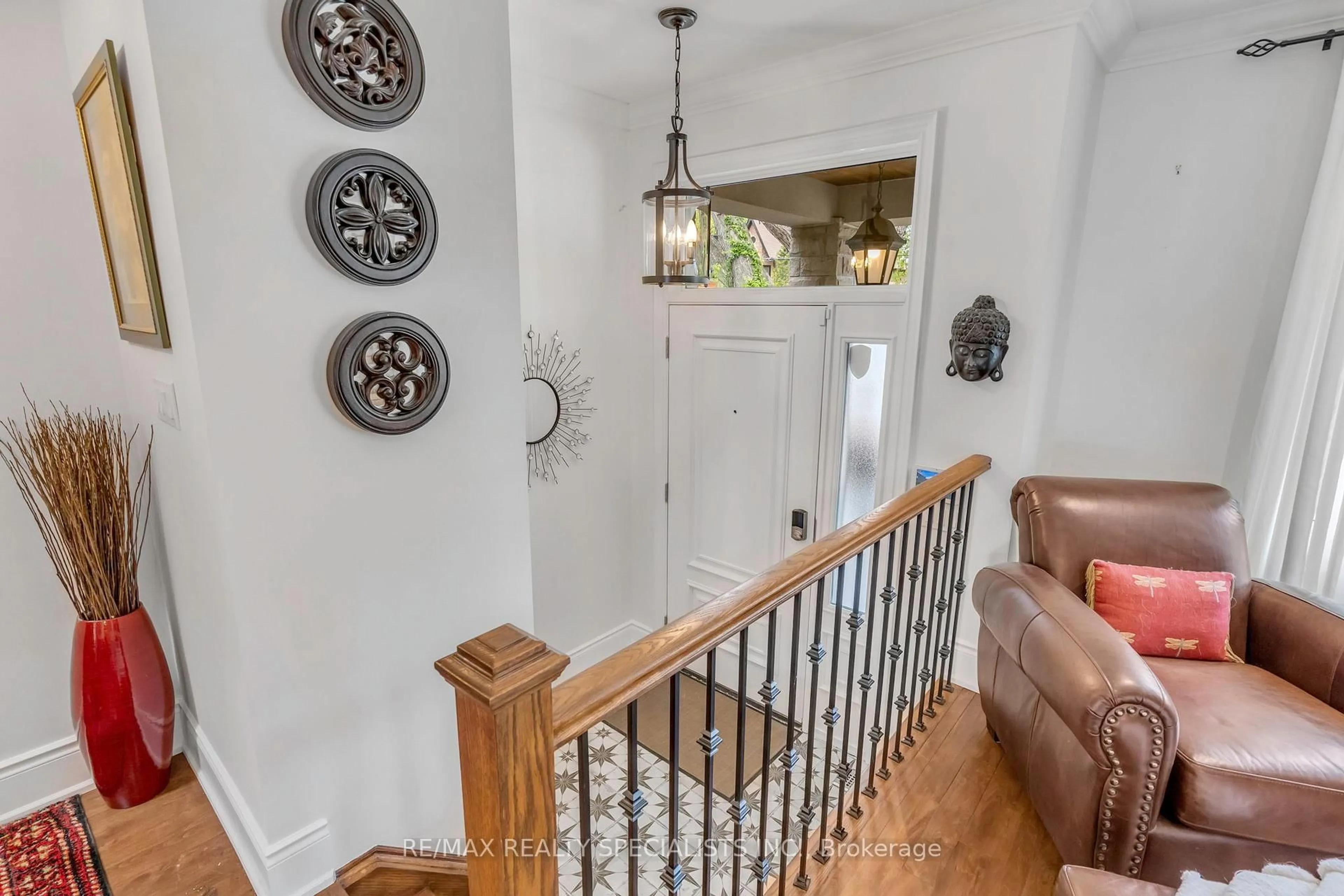 Indoor entryway for 87 Lake Cres, Toronto Ontario M8V 1W2