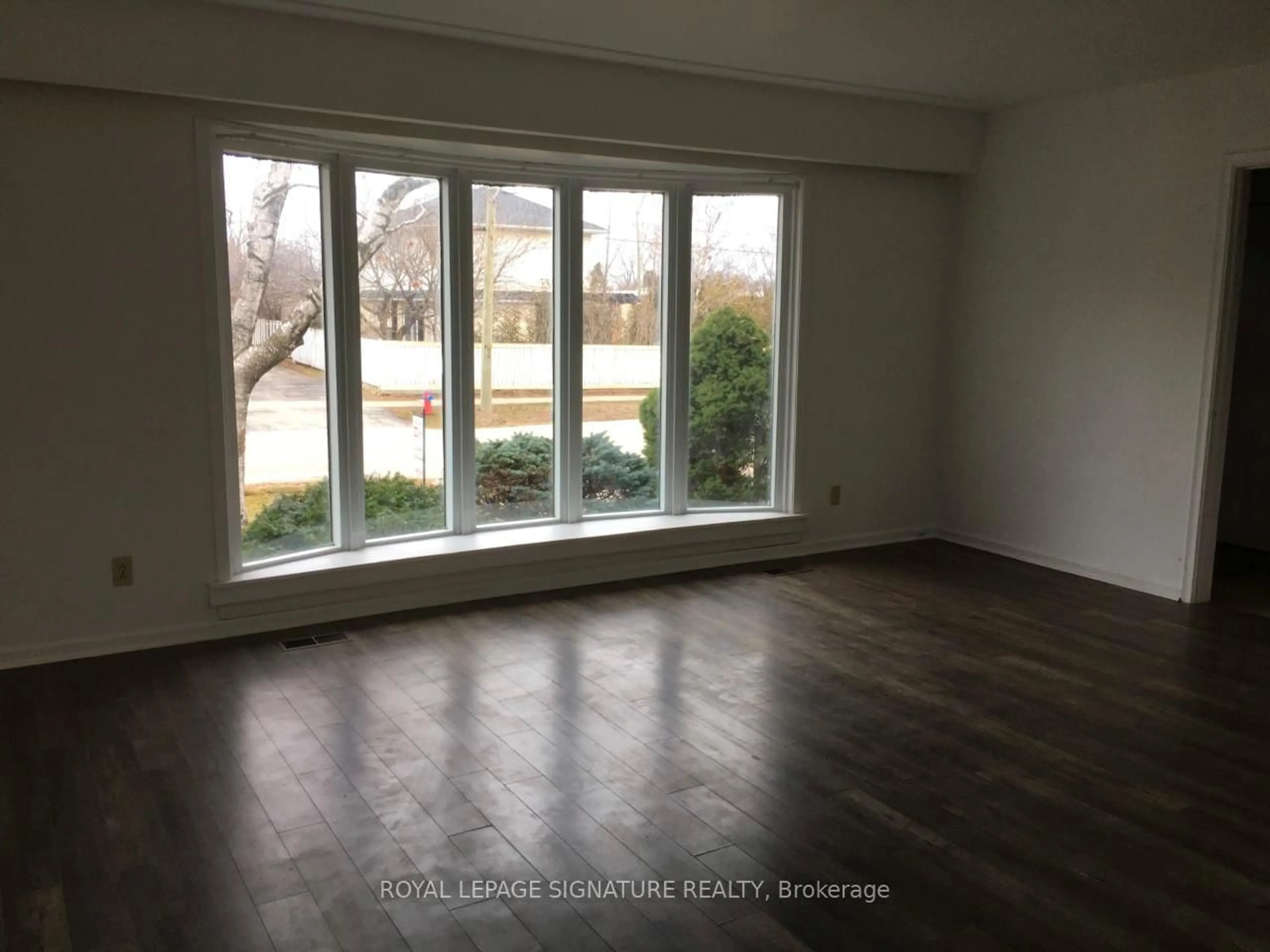 A pic of a room for 452 Stanfield Dr, Oakville Ontario L6L 3P9