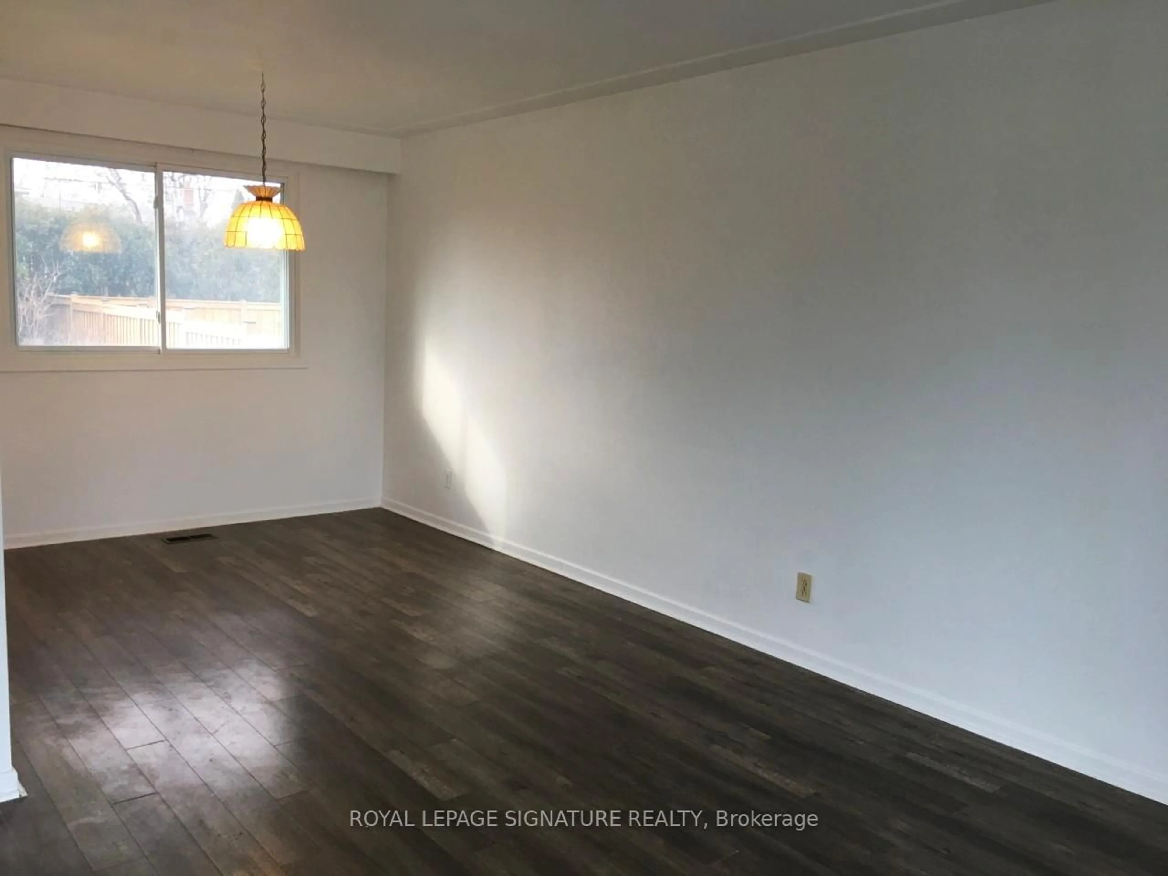 A pic of a room for 452 Stanfield Dr, Oakville Ontario L6L 3P9