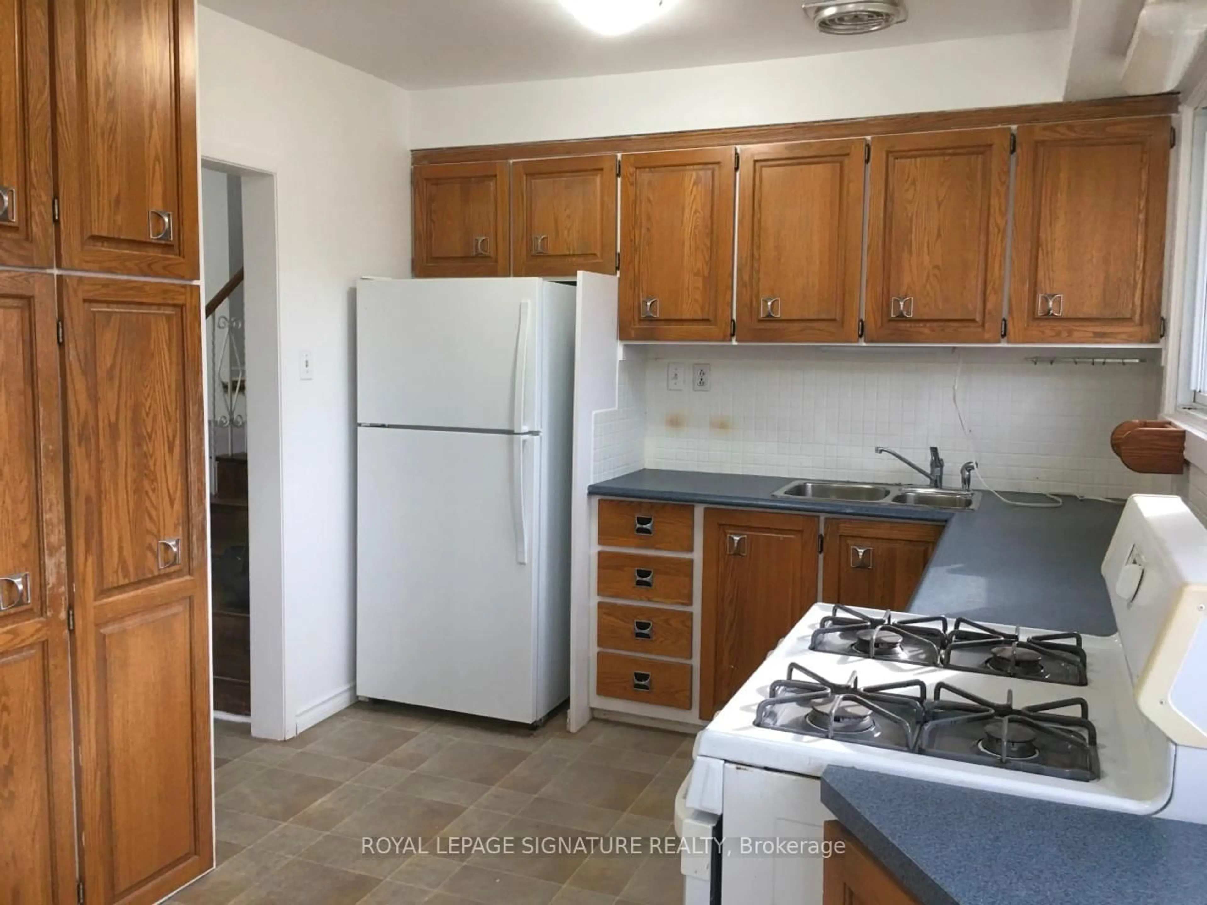 Standard kitchen, unknown for 452 Stanfield Dr, Oakville Ontario L6L 3P9
