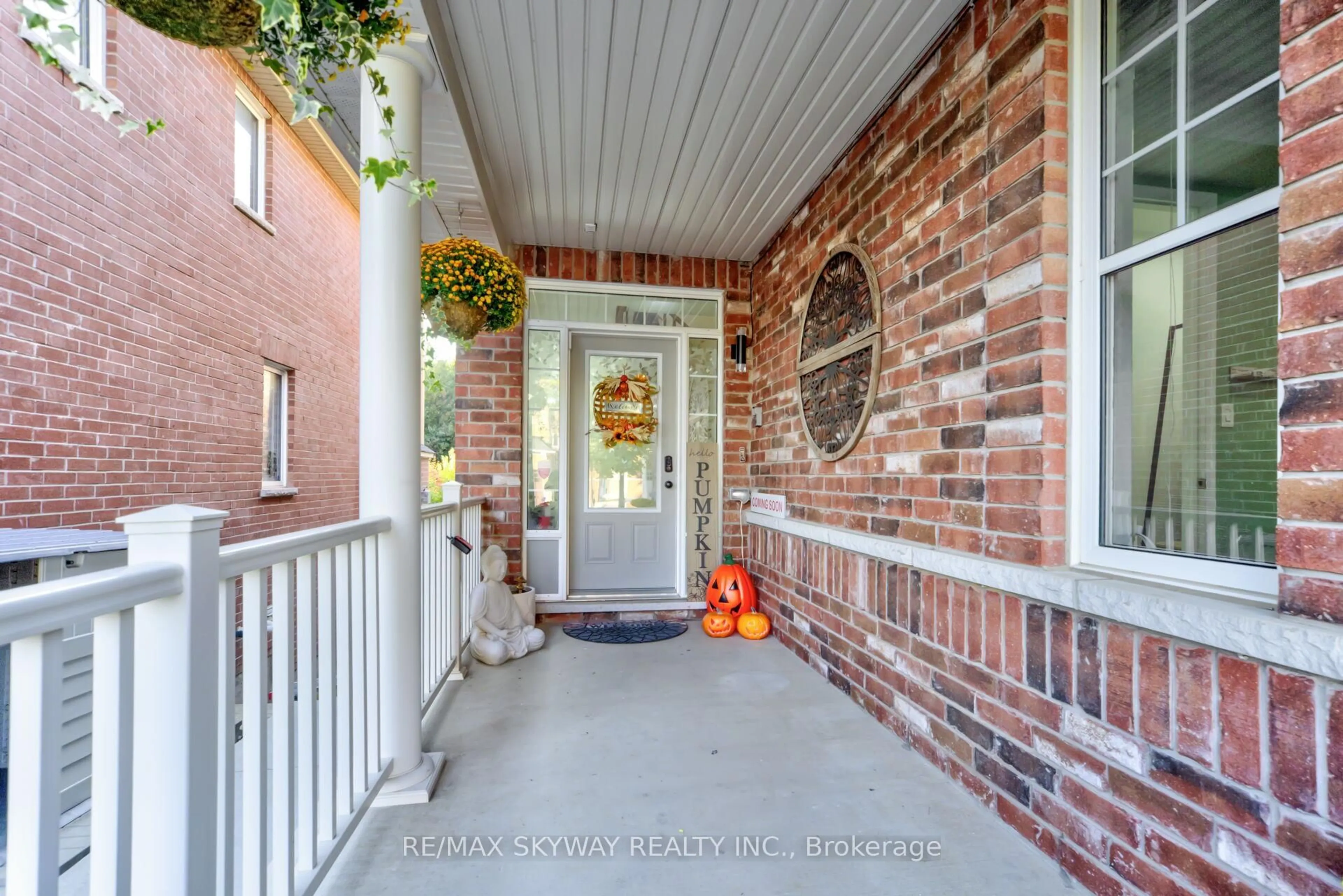 Indoor entryway for 90 Aylesbury Dr, Brampton Ontario L7A 0W3