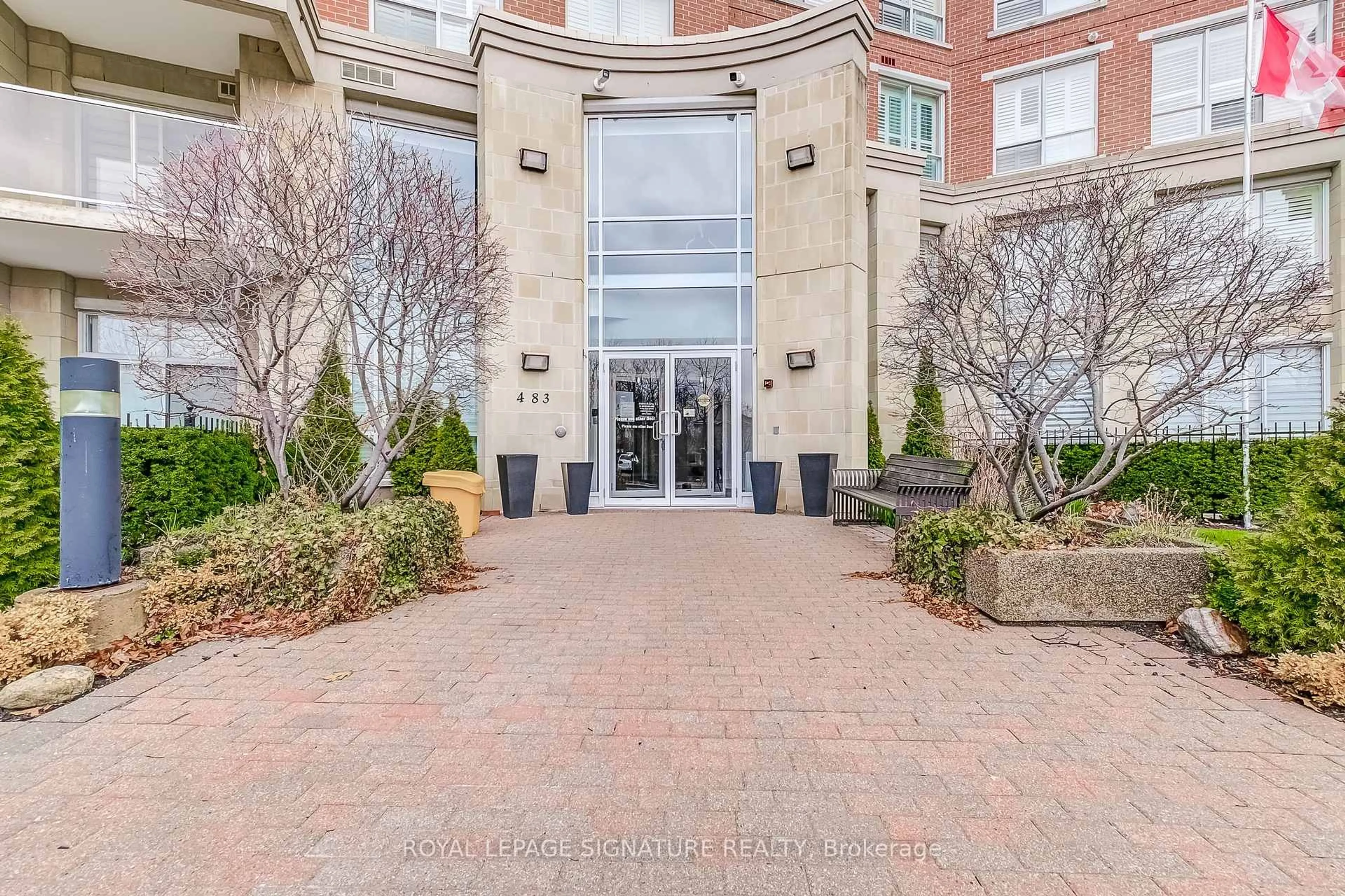 Indoor foyer for 483 Faith Dr #301, Mississauga Ontario L5R 0A1