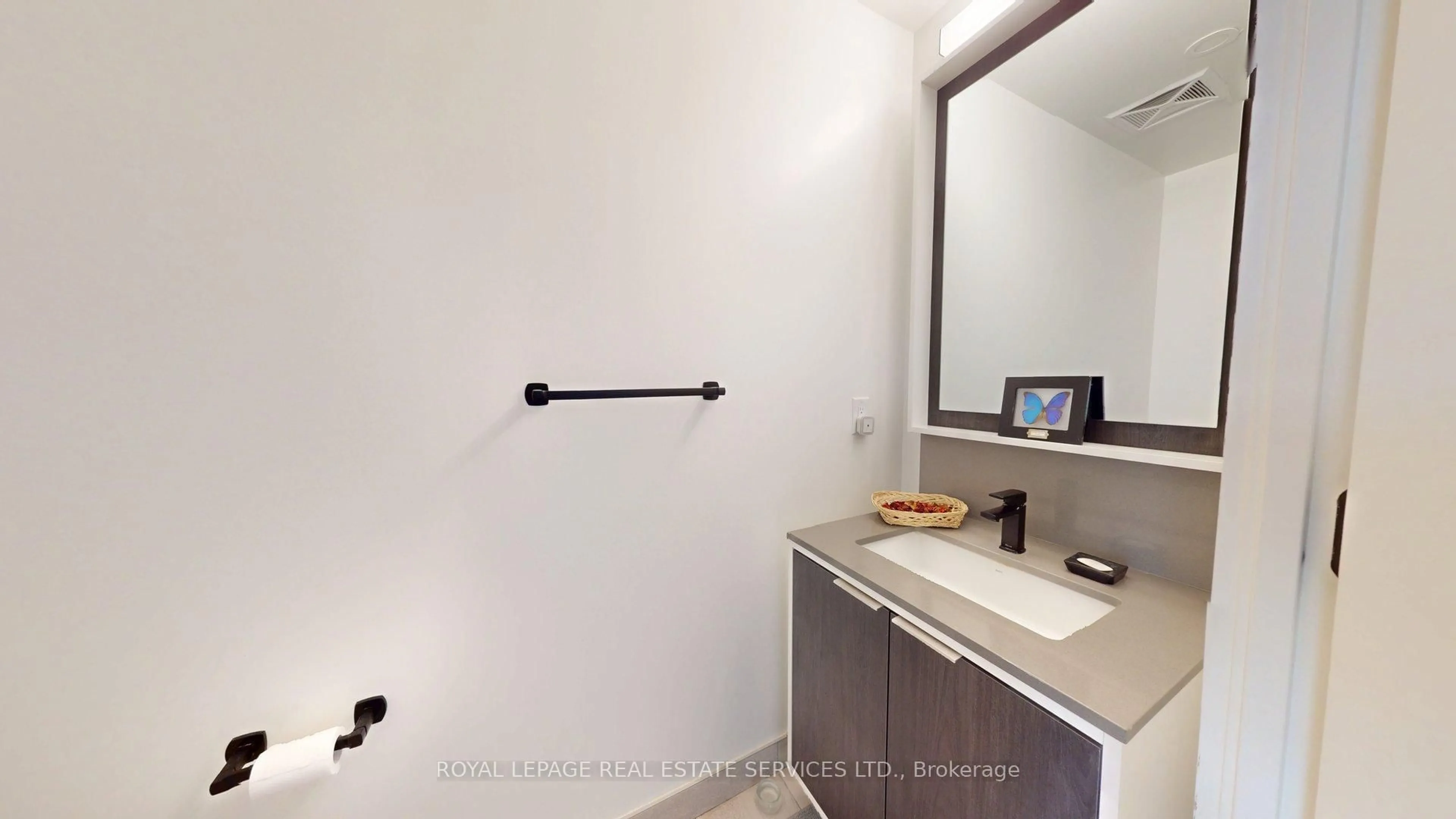 Standard bathroom, unknown for 36 Zorra St #105, Toronto Ontario M8Z 0G5