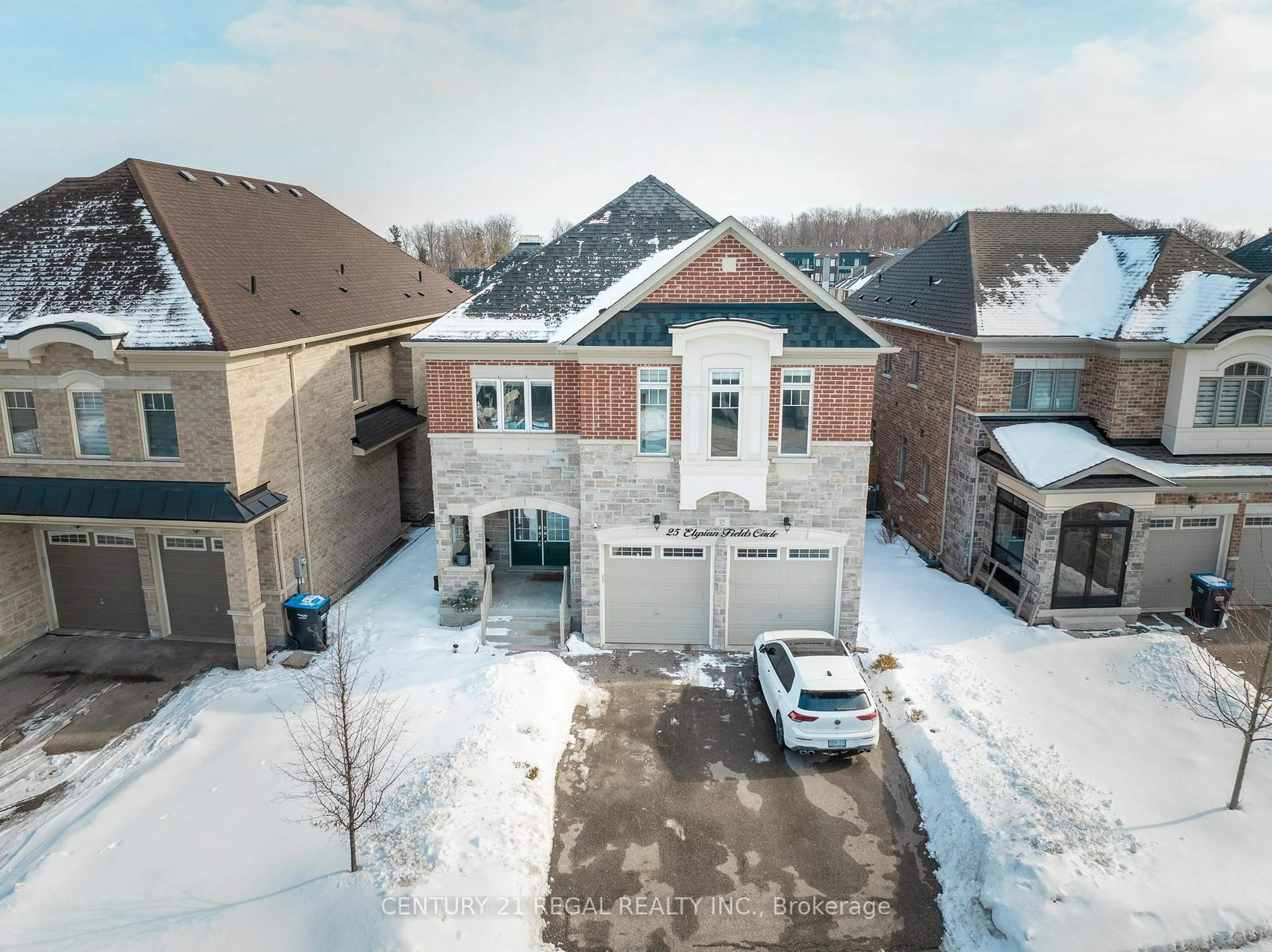A pic from outside/outdoor area/front of a property/back of a property/a pic from drone, street for 25 Elysian Fields Circ, Brampton Ontario L6Y 6E9