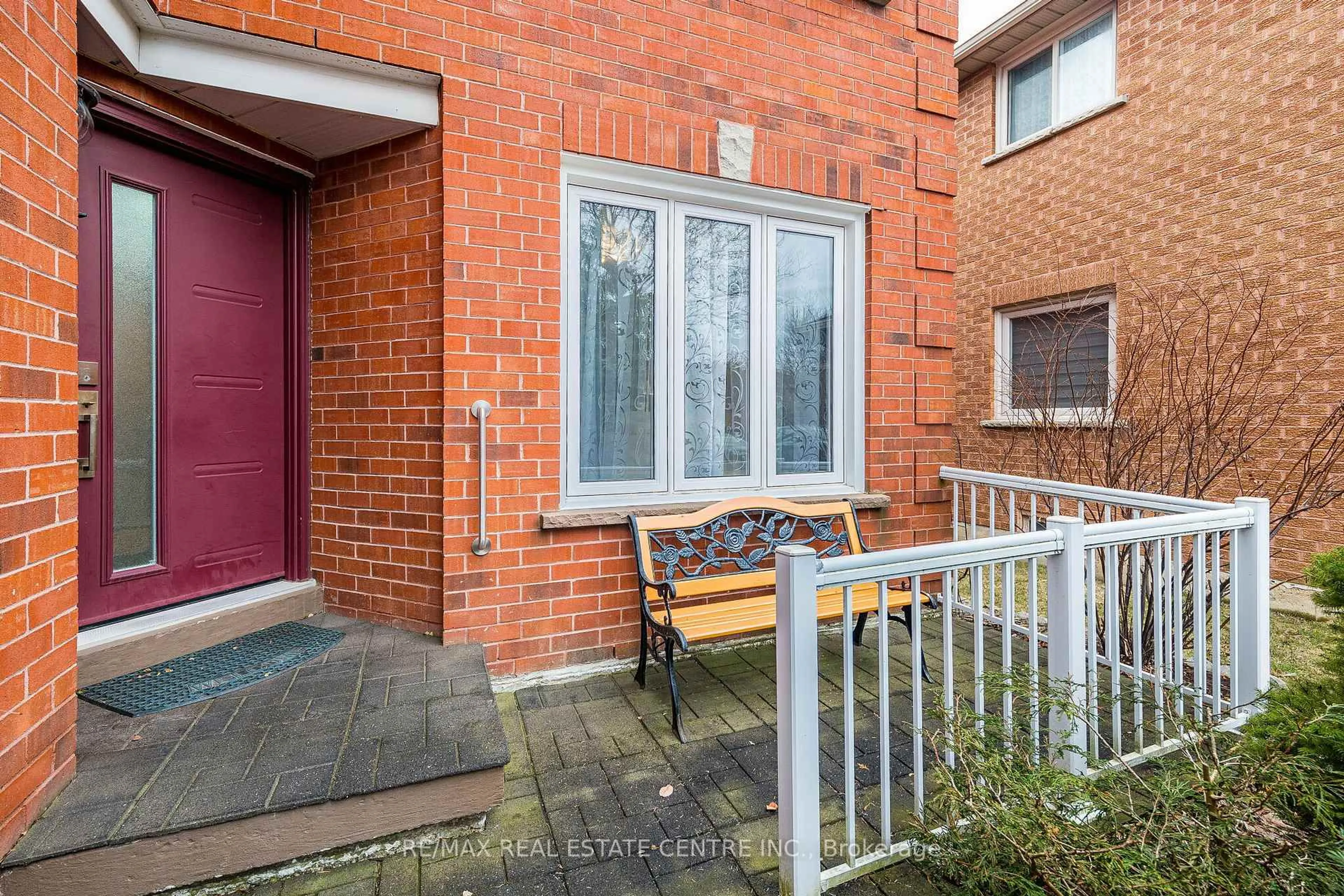 Patio, street for 6340 Longspur Rd, Mississauga Ontario L5N 6G8