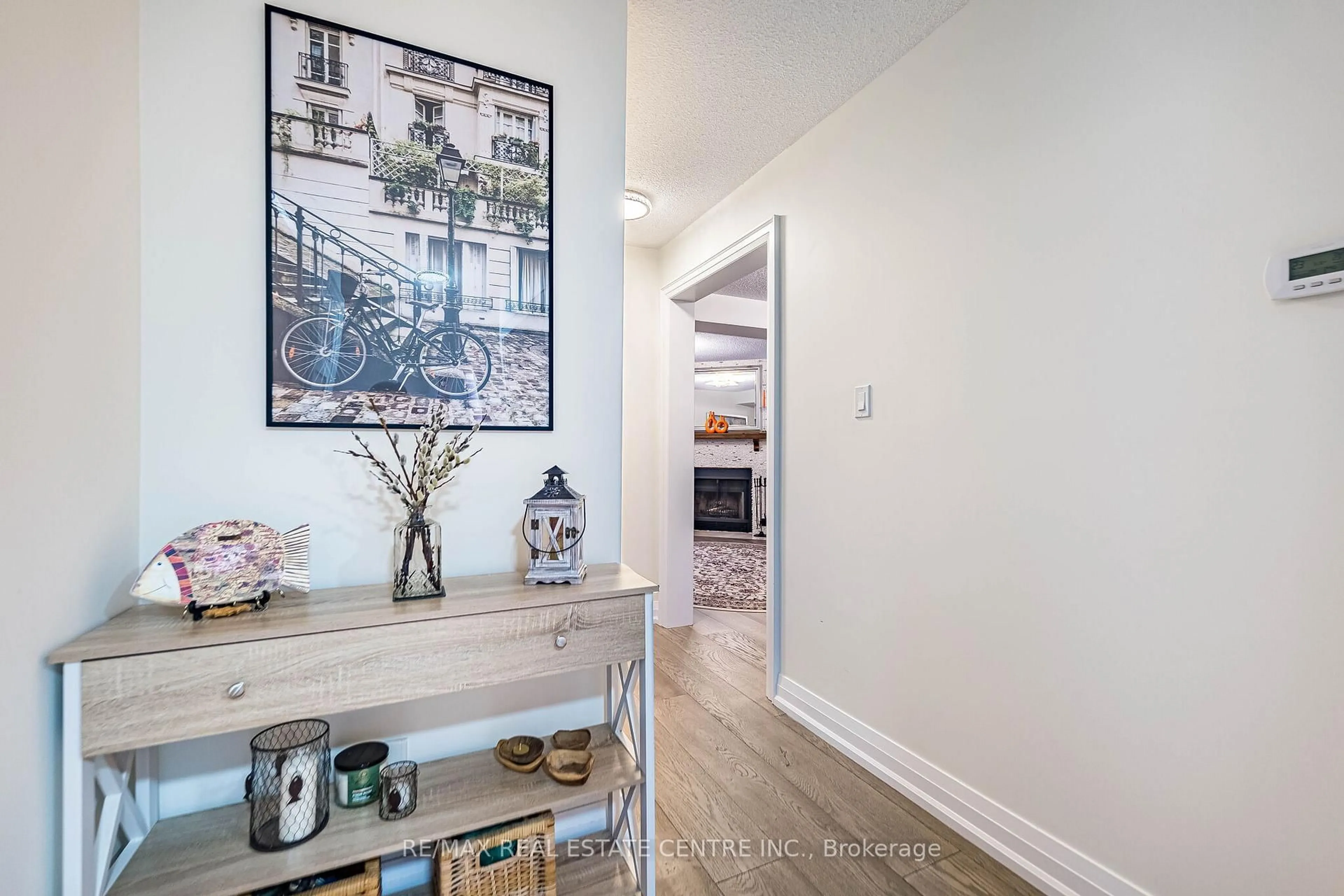 Indoor entryway for 6340 Longspur Rd, Mississauga Ontario L5N 6G8