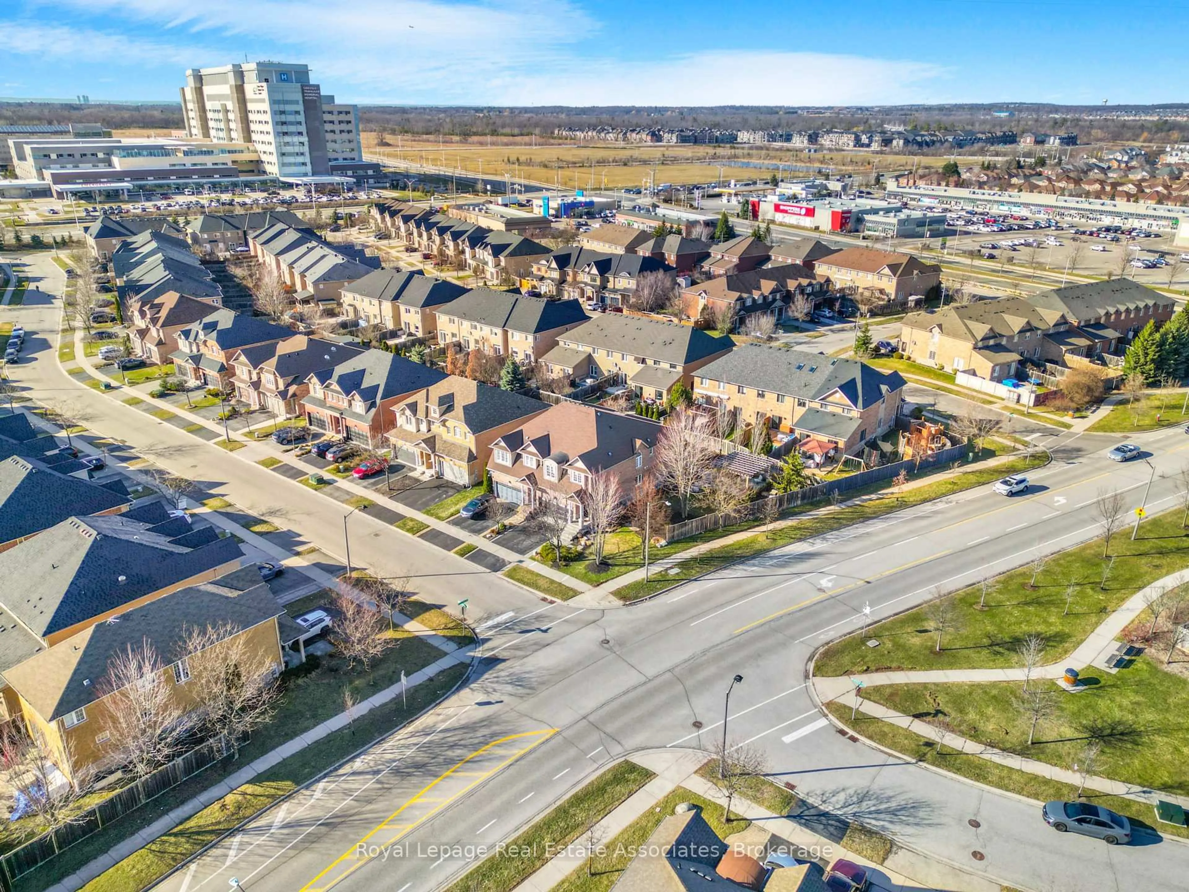 A pic from outside/outdoor area/front of a property/back of a property/a pic from drone, street for 2388 Stone Glen Cres, Oakville Ontario L6M 0C7