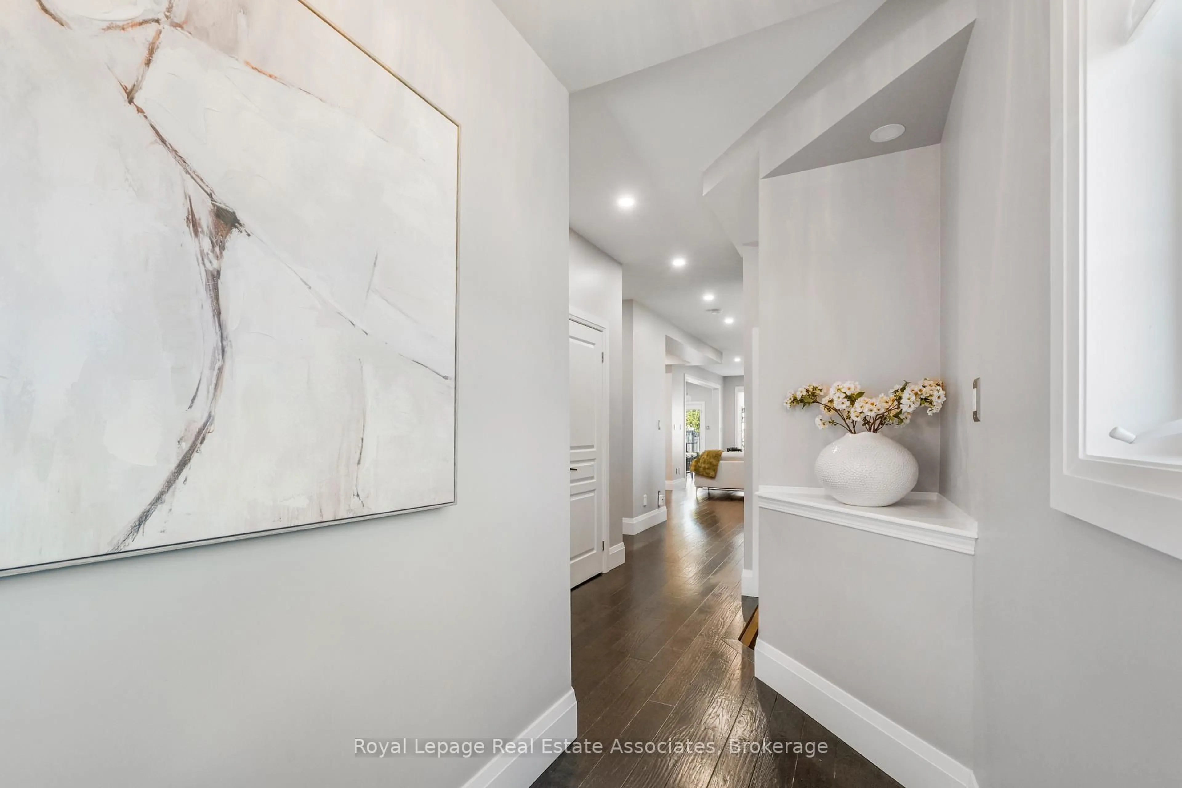 Indoor entryway for 2388 Stone Glen Cres, Oakville Ontario L6M 0C7