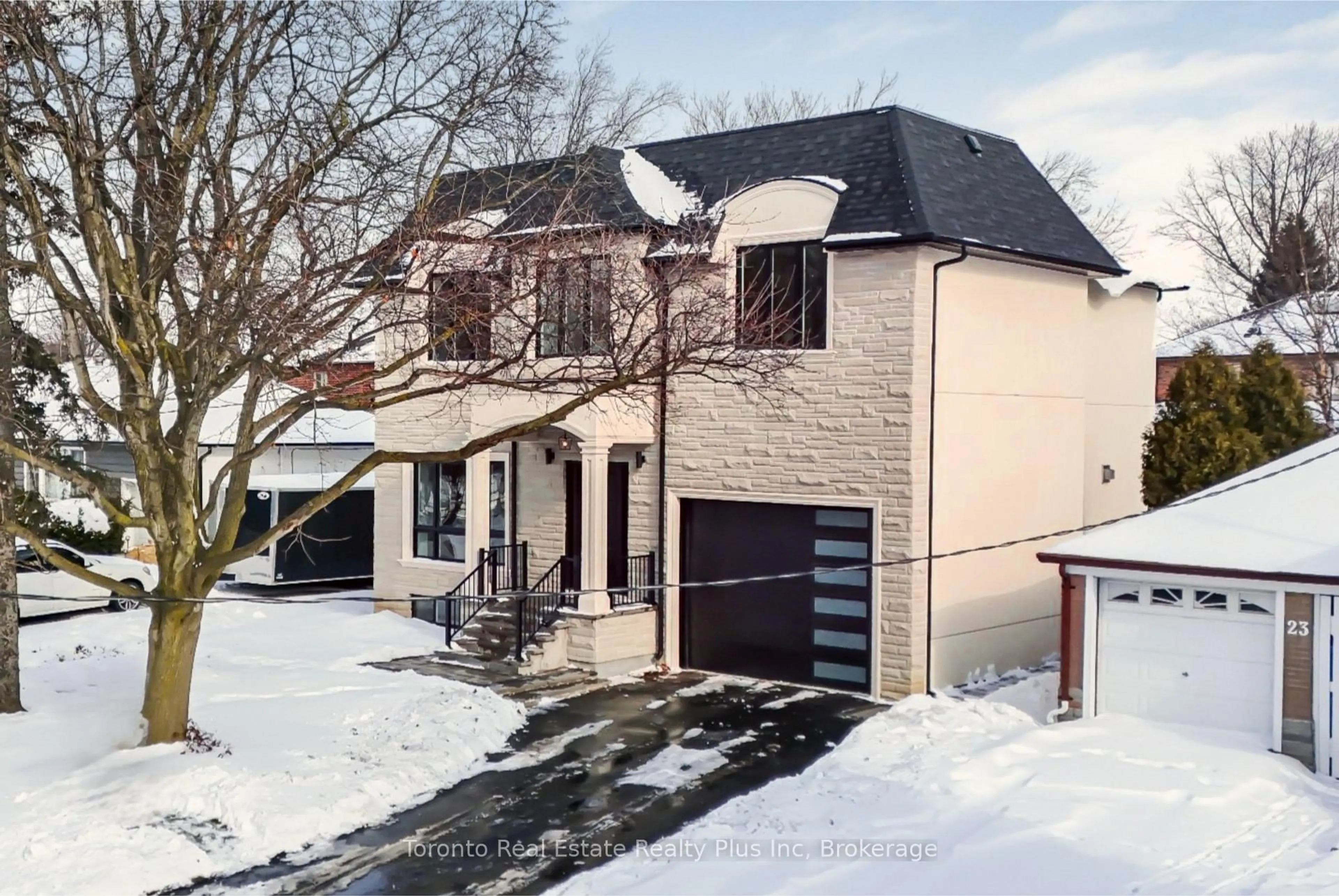 A pic from outside/outdoor area/front of a property/back of a property/a pic from drone, street for 25 Cronin Dr, Toronto Ontario M9B 4T7