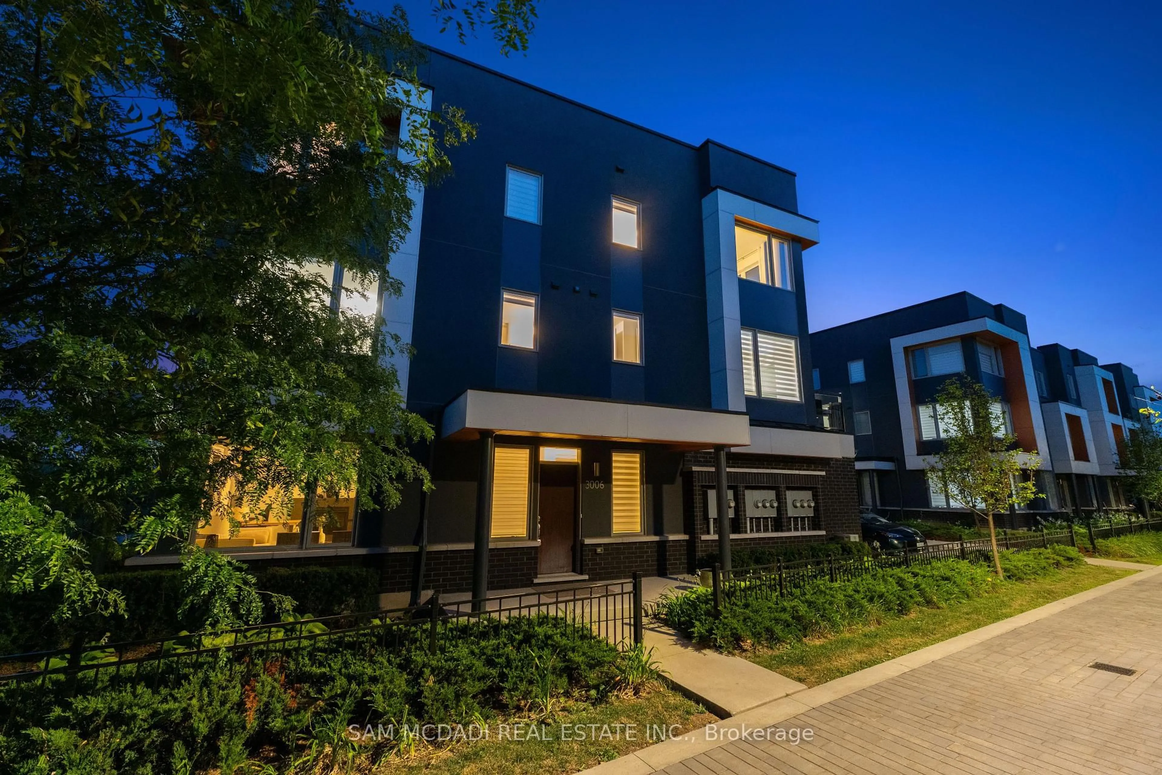 Home with brick exterior material, street for 3006 Creekshore Common #34, Oakville Ontario L6M 0Y6