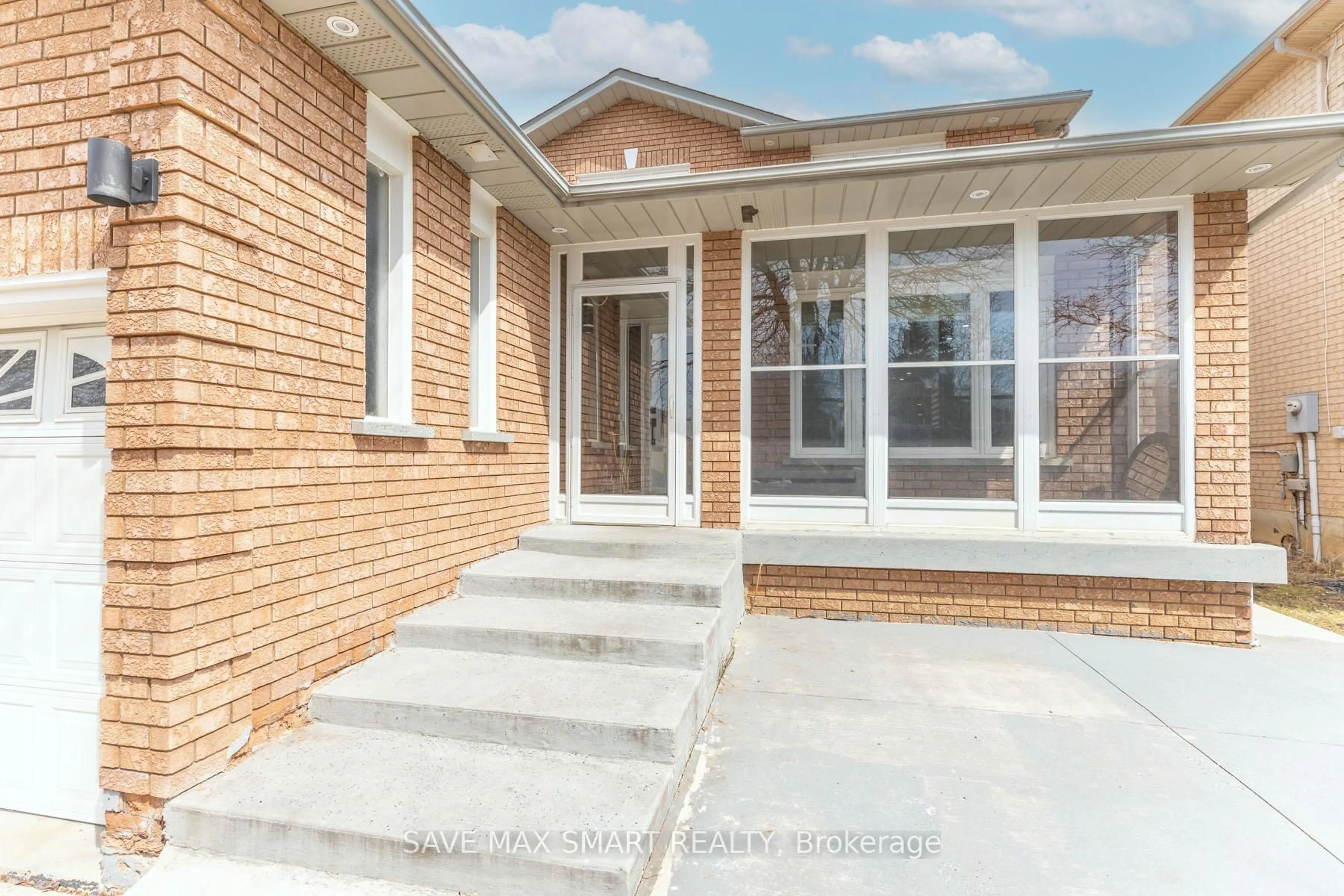 Home with brick exterior material, street for 46 Canarvan Crt, Brampton Ontario L6Y 4N1