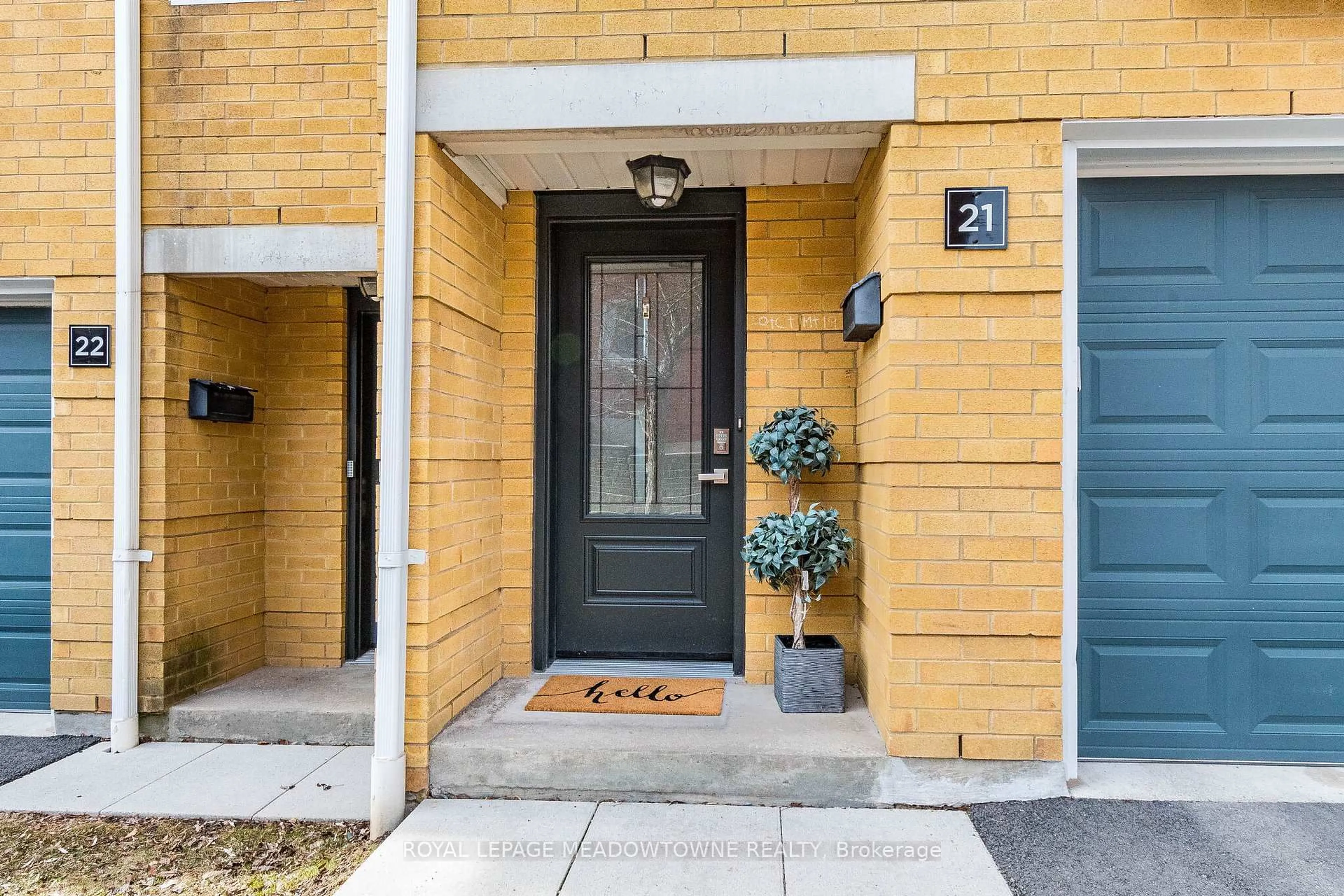 Indoor entryway for 2300 Brays Lane #21, Oakville Ontario L6M 3J9