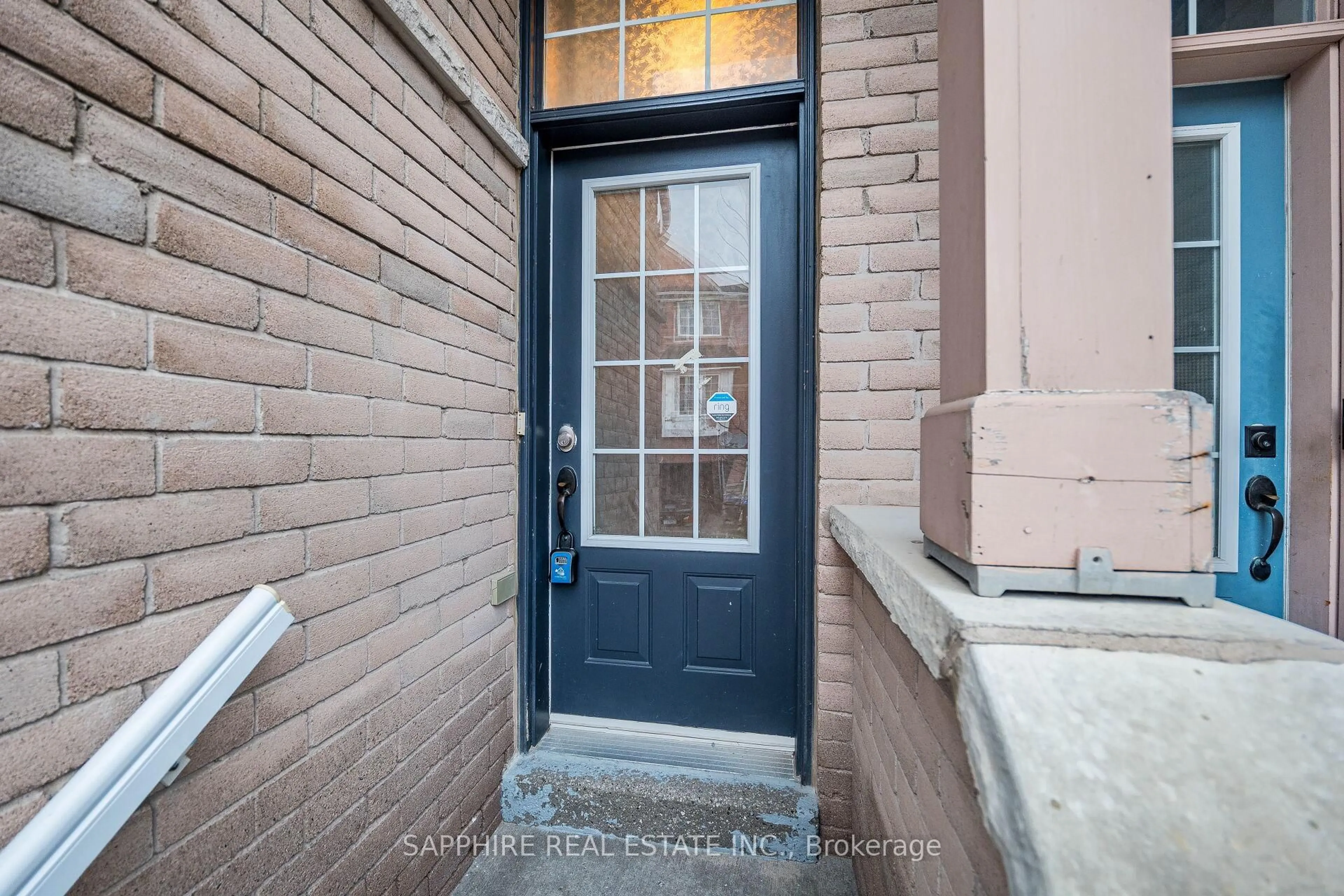 Indoor entryway for 3255 Redpath Circ, Mississauga Ontario L5N 8R3