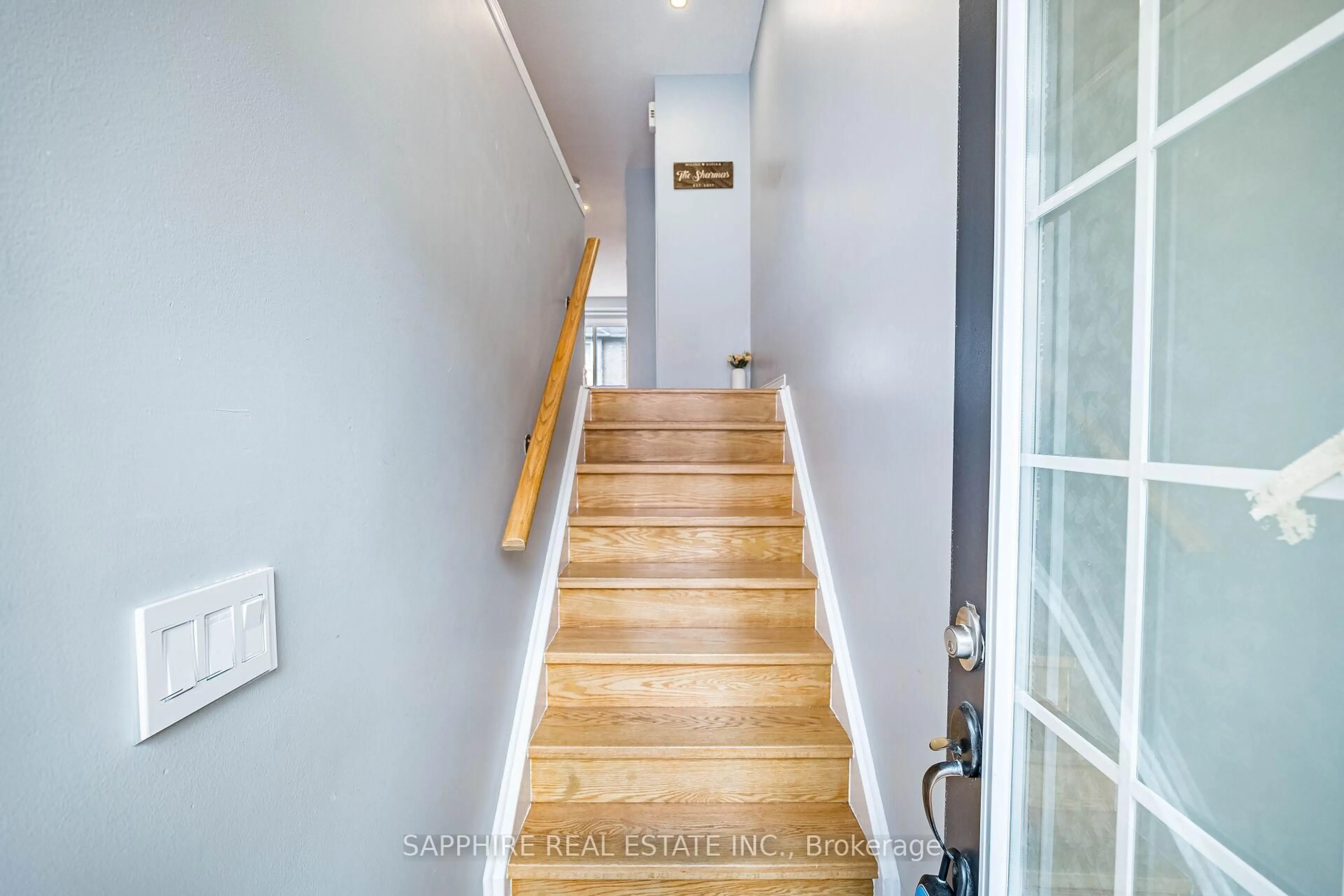 Unknown for 3255 Redpath Circ, Mississauga Ontario L5N 8R3