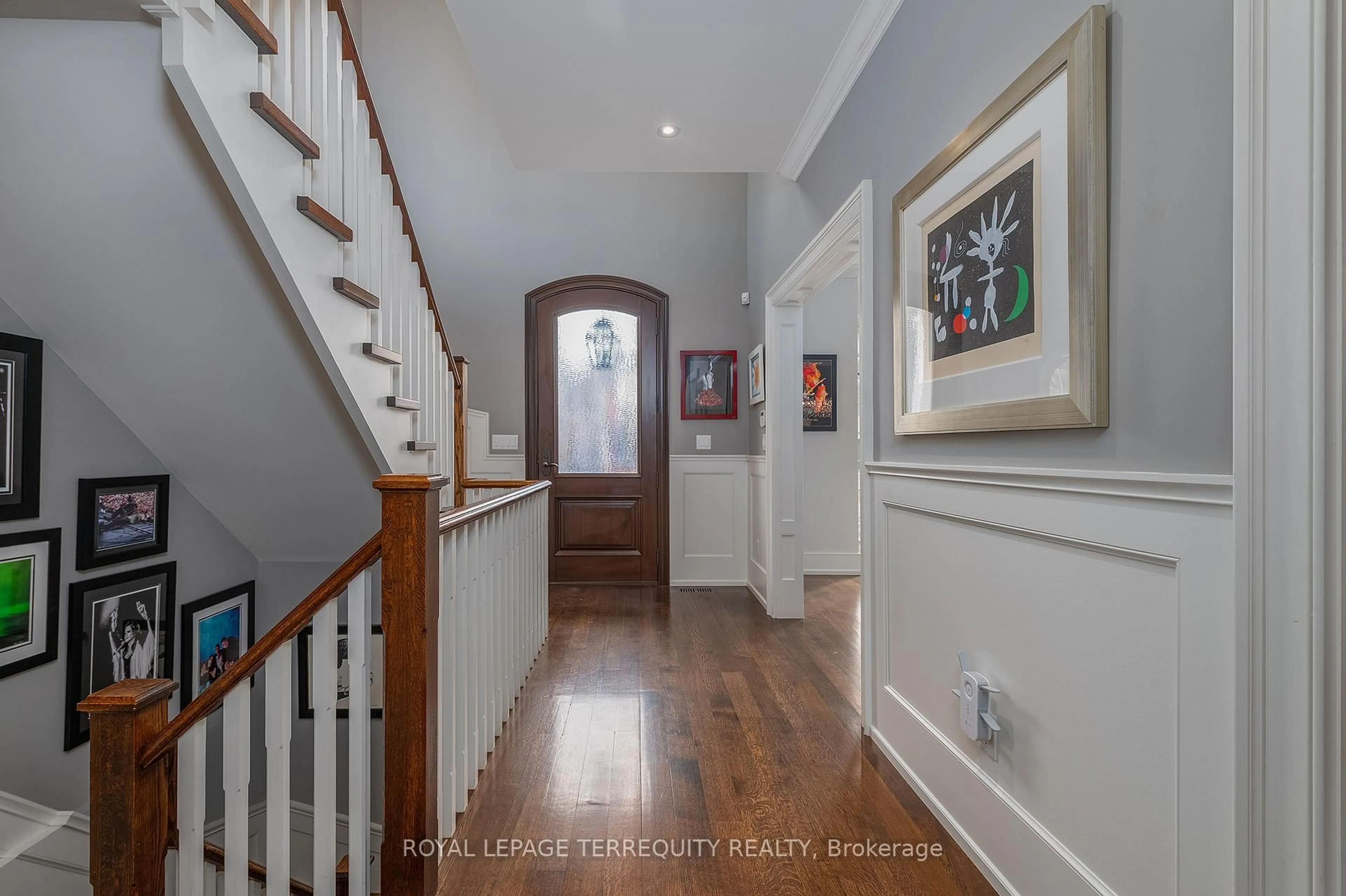 Indoor entryway for 72 EAGLE Rd, Toronto Ontario M8Z 4J2