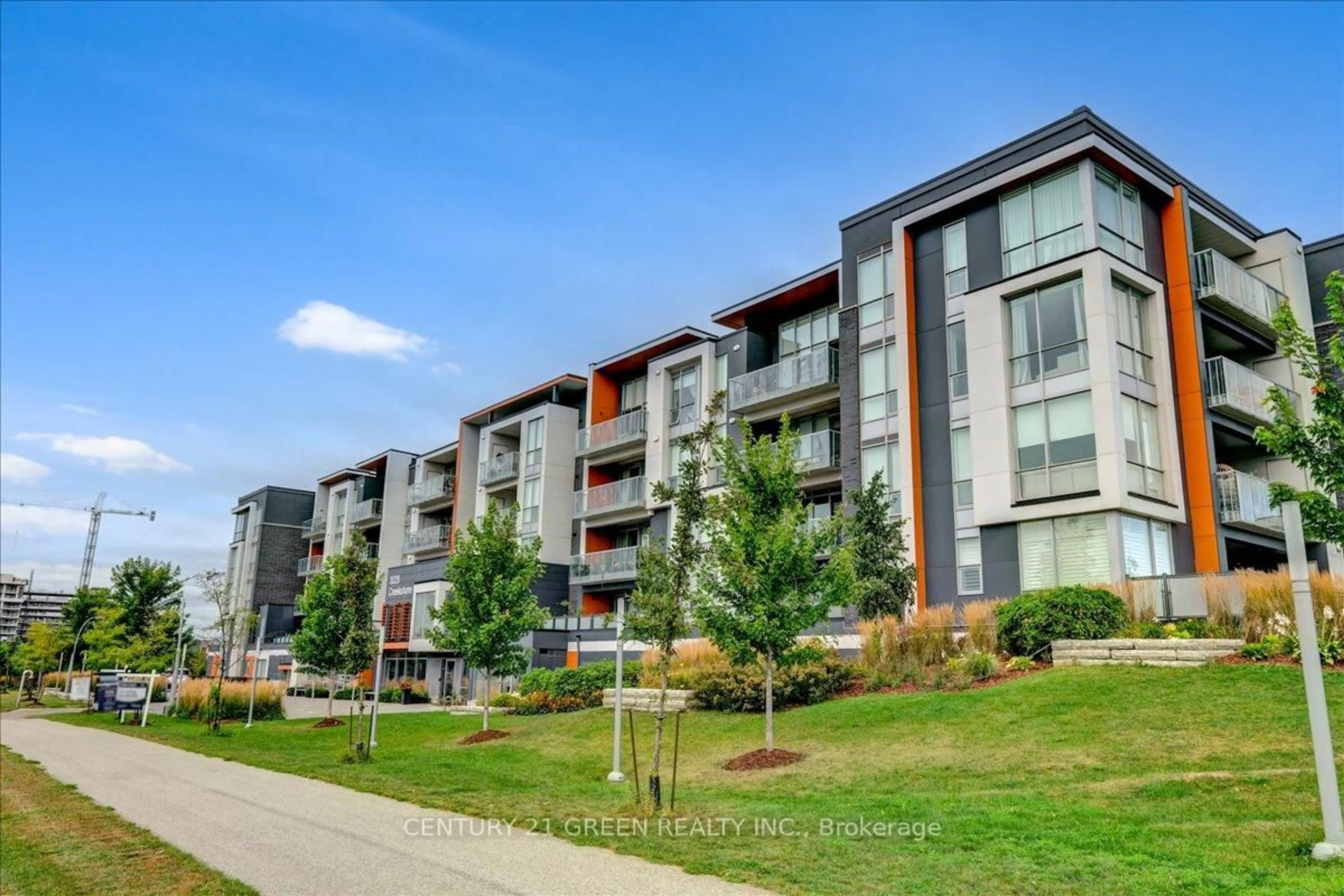 A pic from outside/outdoor area/front of a property/back of a property/a pic from drone, unknown for 3028 Creekshore Common #111, Oakville Ontario L6M 5K6