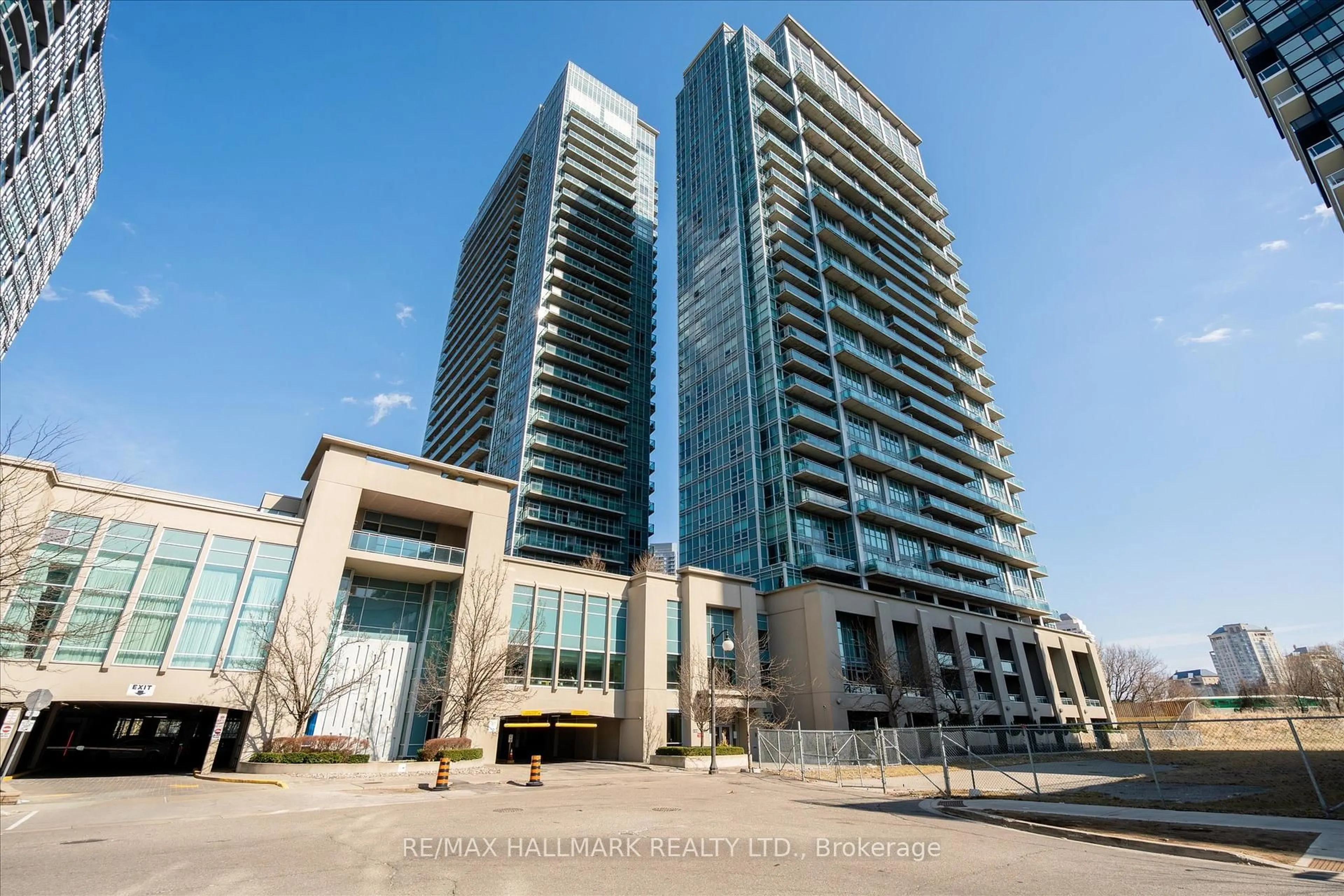 Indoor foyer for 165 Legion Rd #2331, Toronto Ontario M8Y 0B3