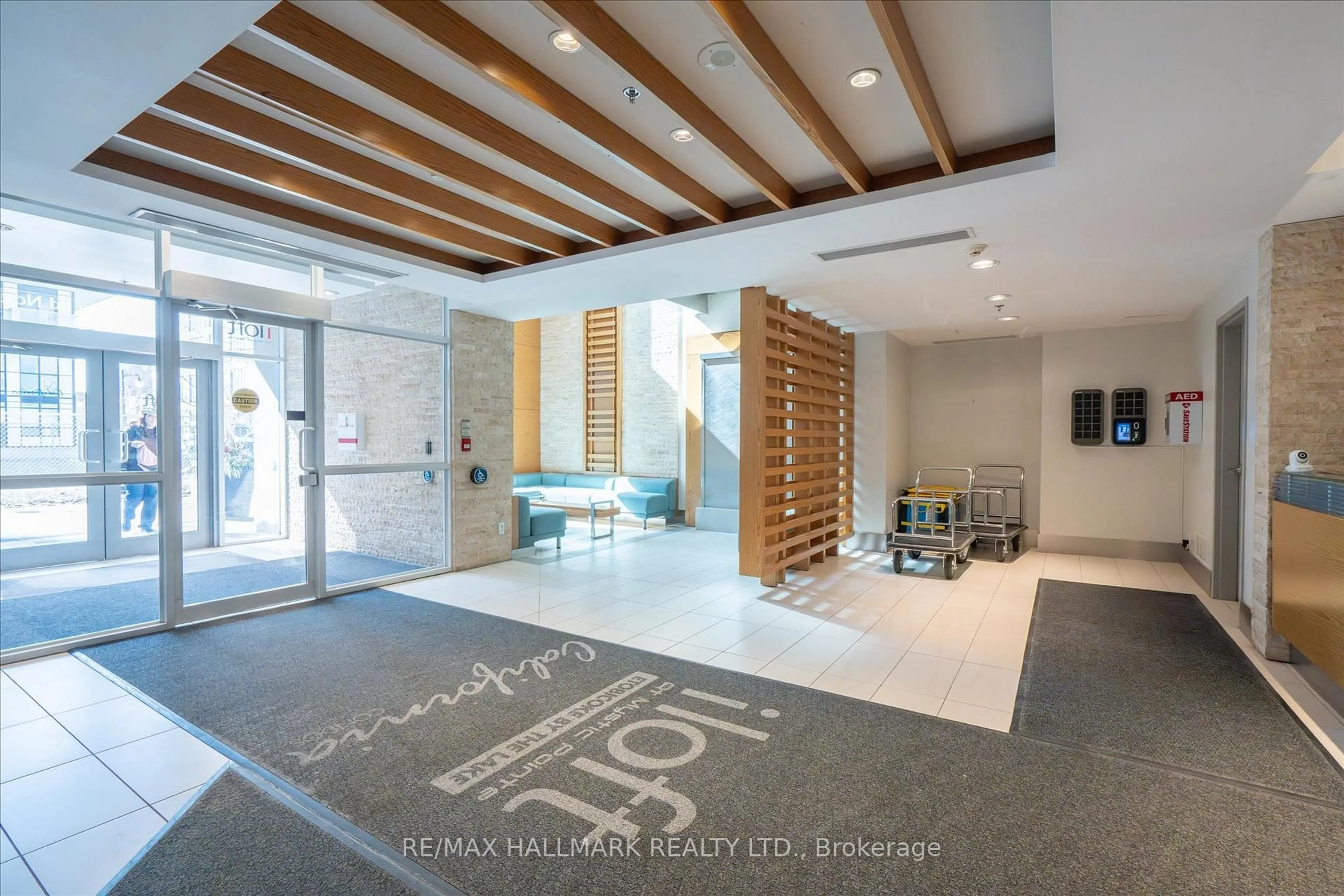 Indoor foyer for 165 Legion Rd #2331, Toronto Ontario M8Y 0B3