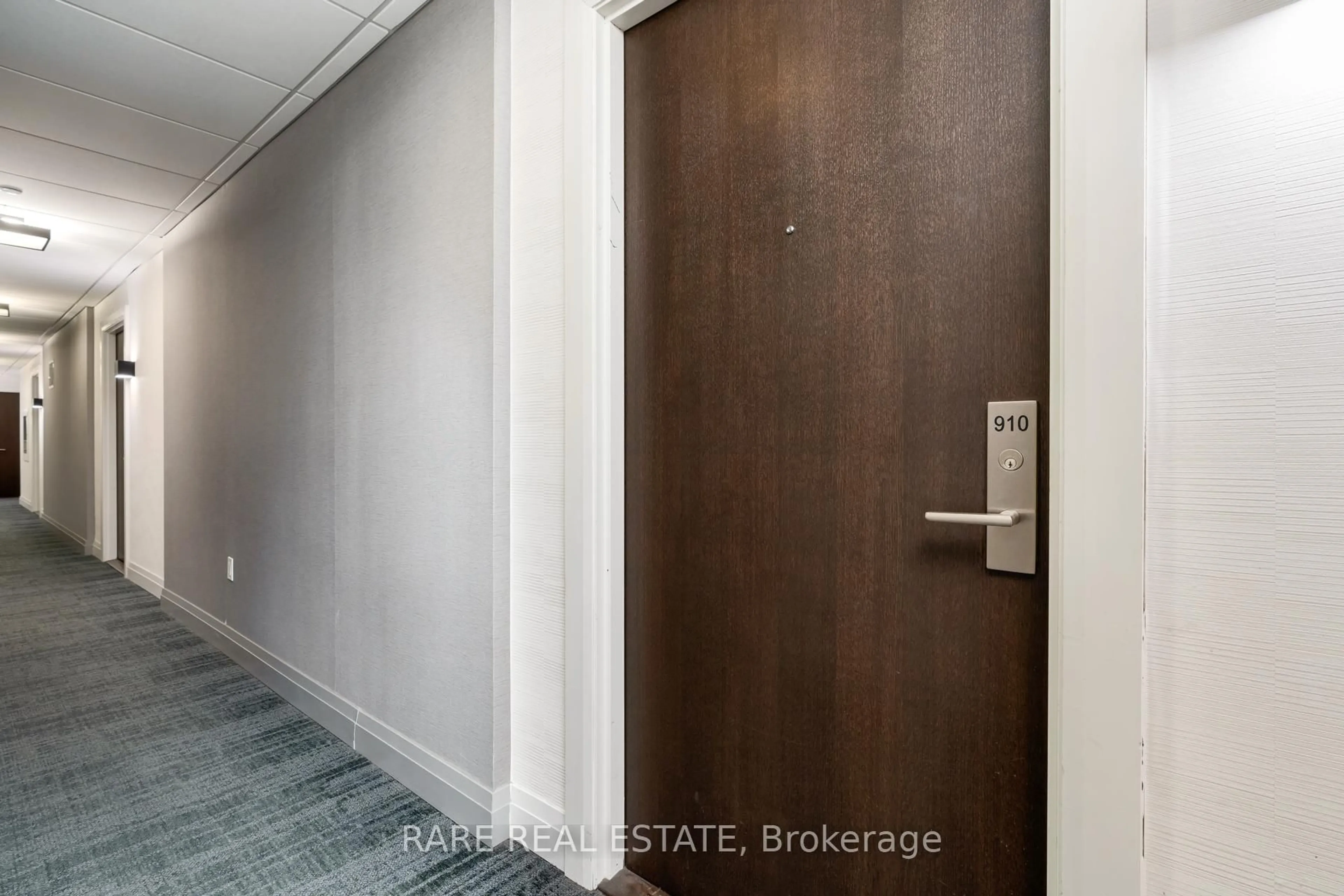 Indoor entryway for 39 Annie Craig Dr #910, Toronto Ontario M8V 0H1