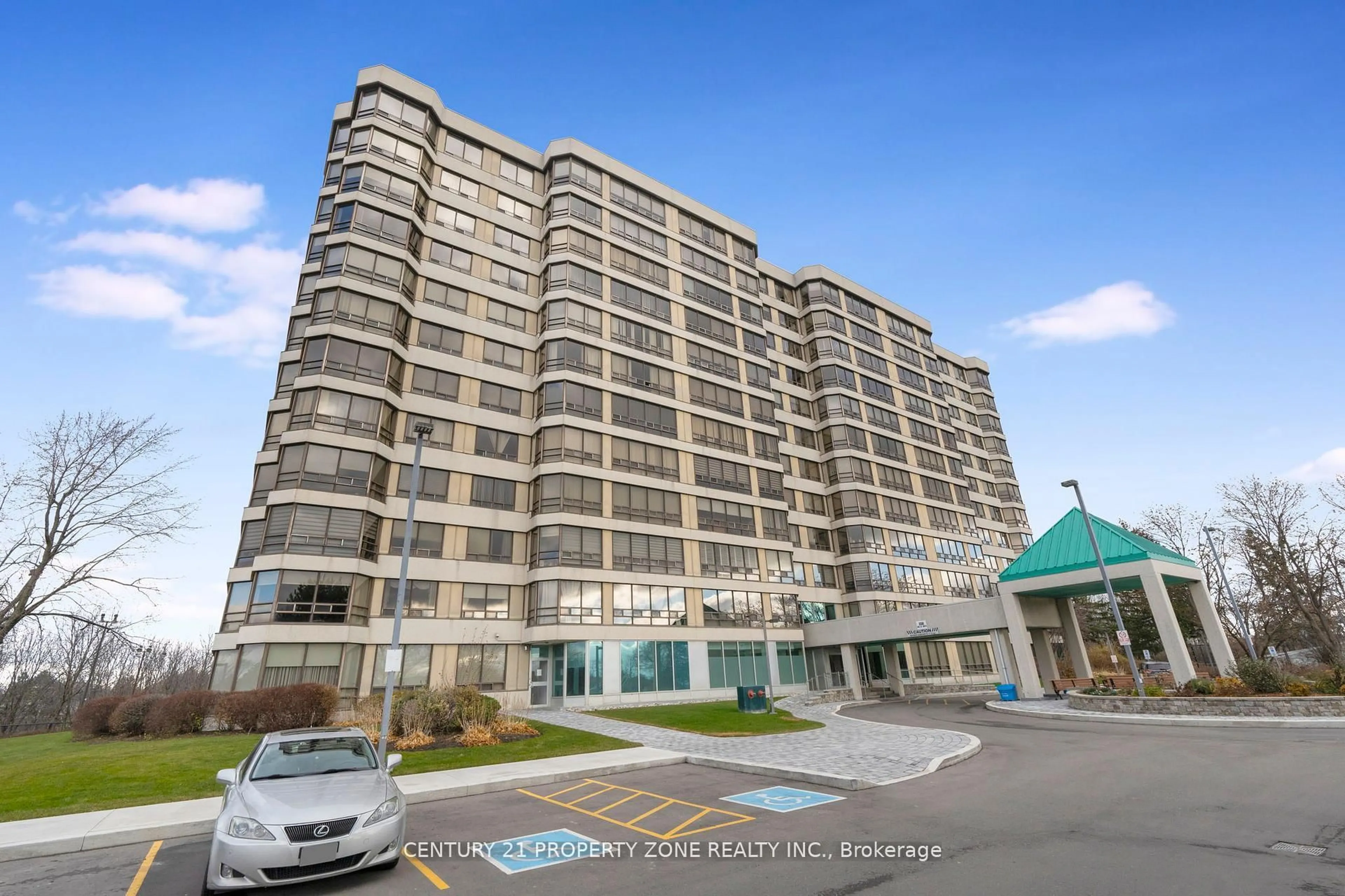 Indoor foyer for 330 Mill St #101, Brampton Ontario L6Y 3V3