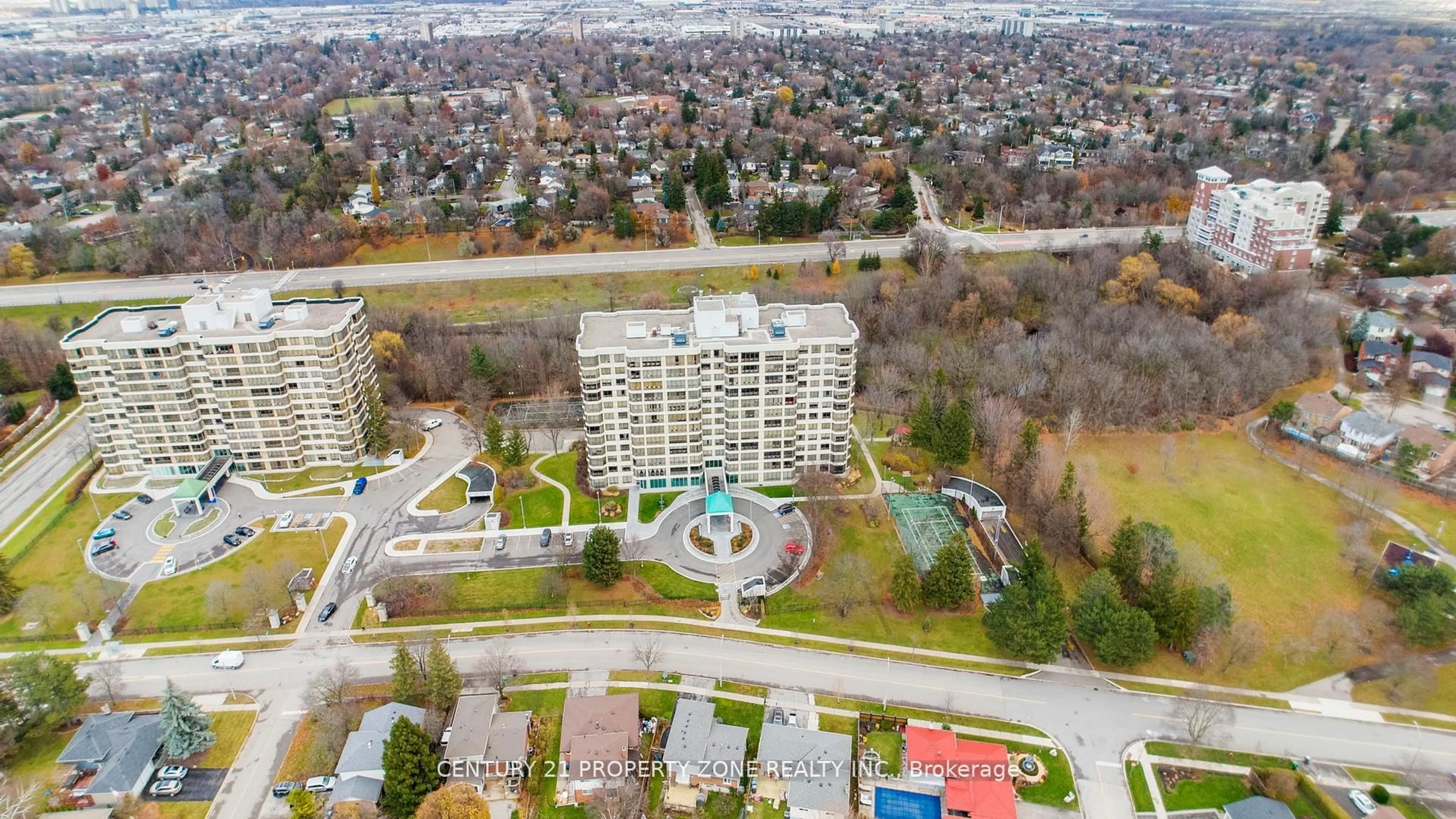 A pic from outside/outdoor area/front of a property/back of a property/a pic from drone, city buildings view from balcony for 330 Mill St #101, Brampton Ontario L6Y 3V3