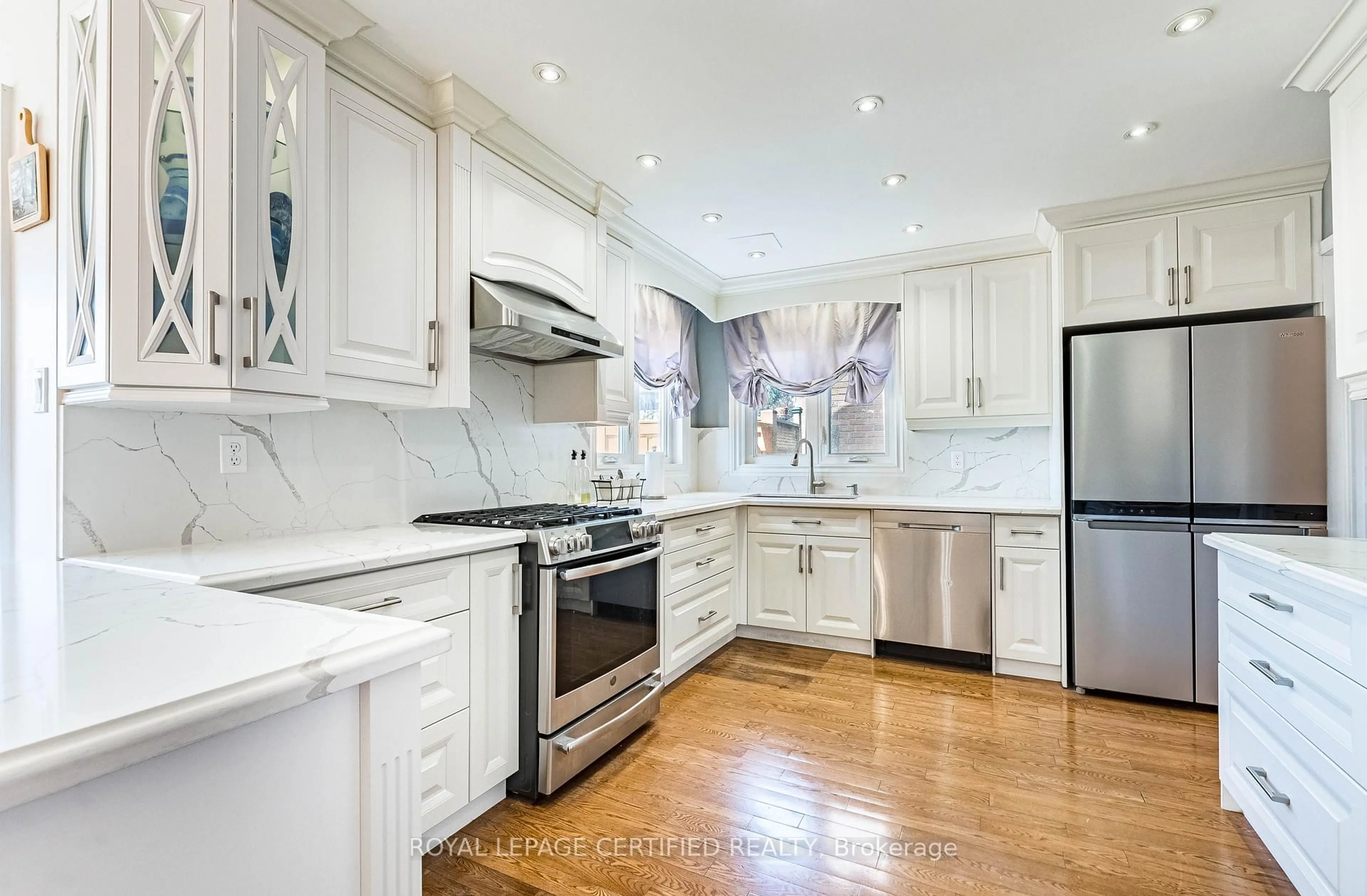 Open concept kitchen, ceramic/tile floor for 48 Fernbrook Cres, Brampton Ontario L6Z 3P1